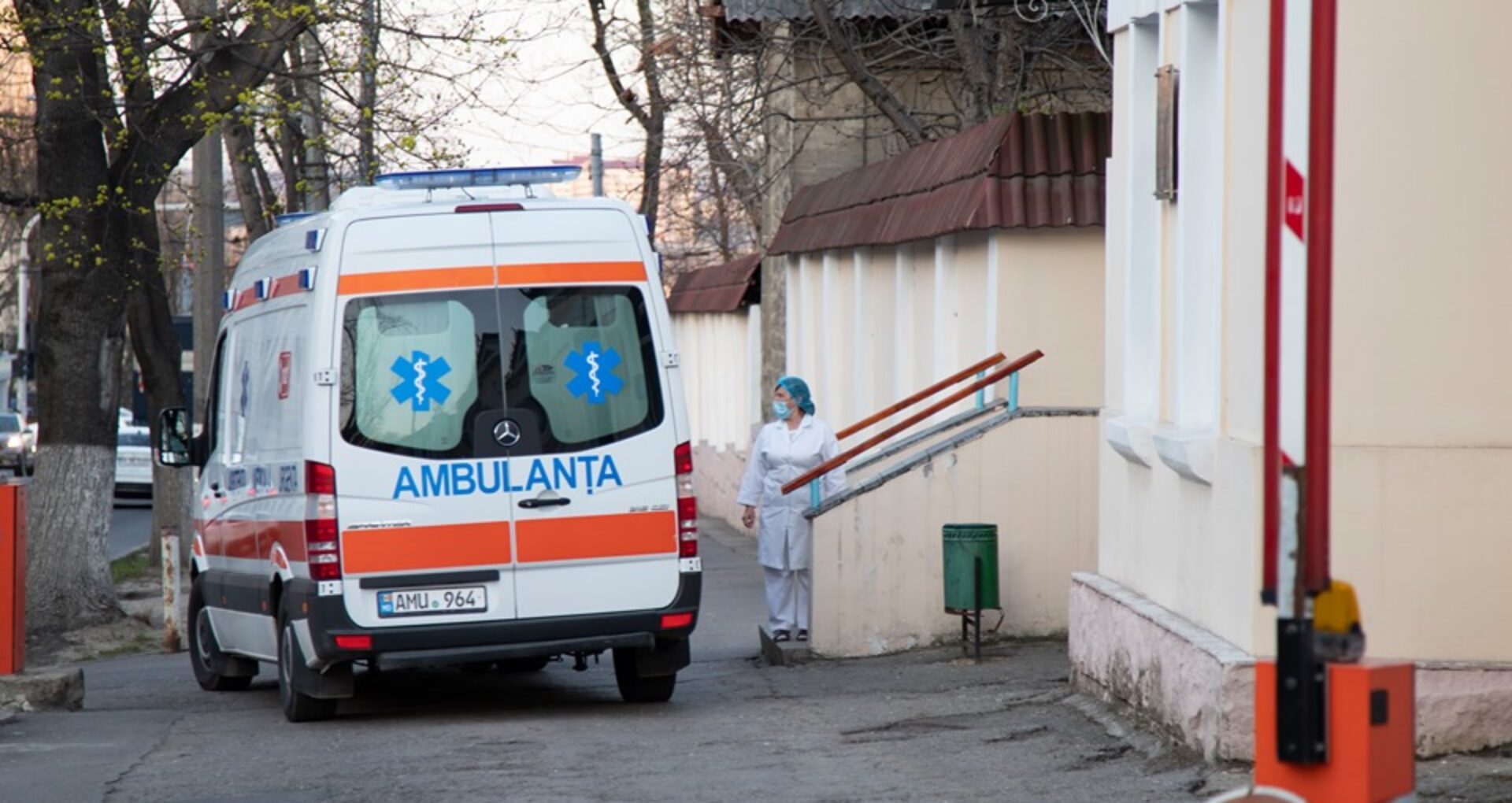 Purtarea măștilor de protecție devine obligatorie în spațiile închise la nivel național
