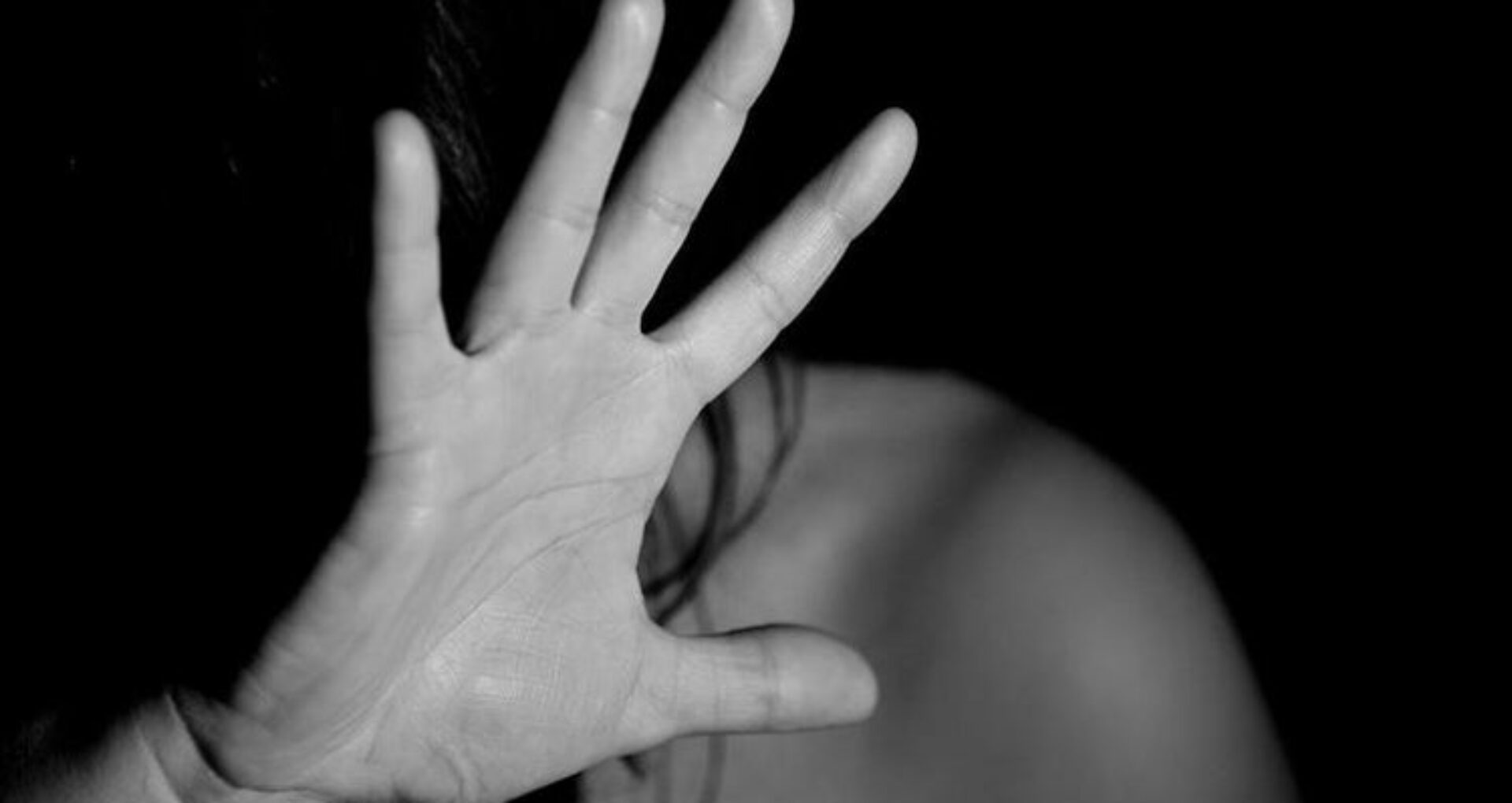 Cei trei minori învinuiți că și-au violat fosta colegă de clasă, trimiși în judecată. Ce pedeapsă riscă dacă vor fi găsiți vinovați