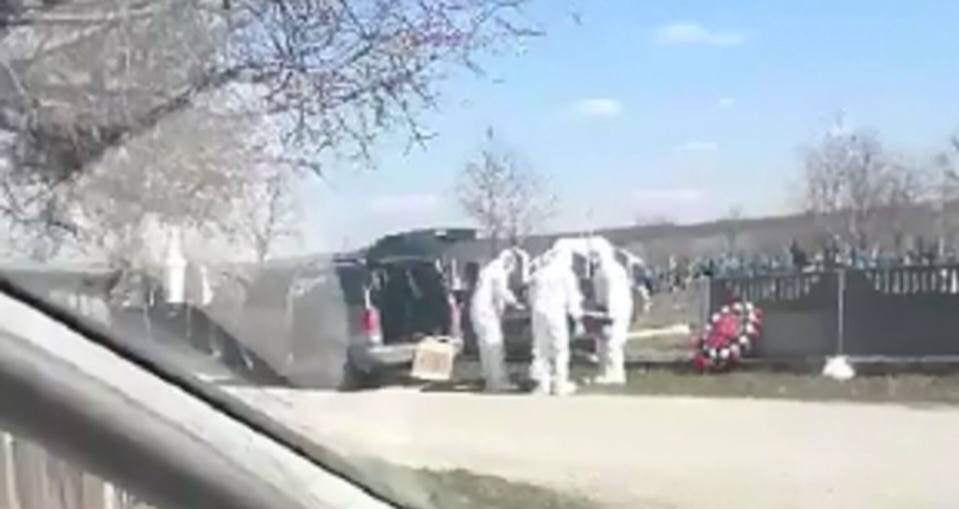 VIDEO/ Cum a fost înmormântat bărbatul din Briceni care a decedat din cauza infecției cu Covid-19. Detalii de la primarul localității