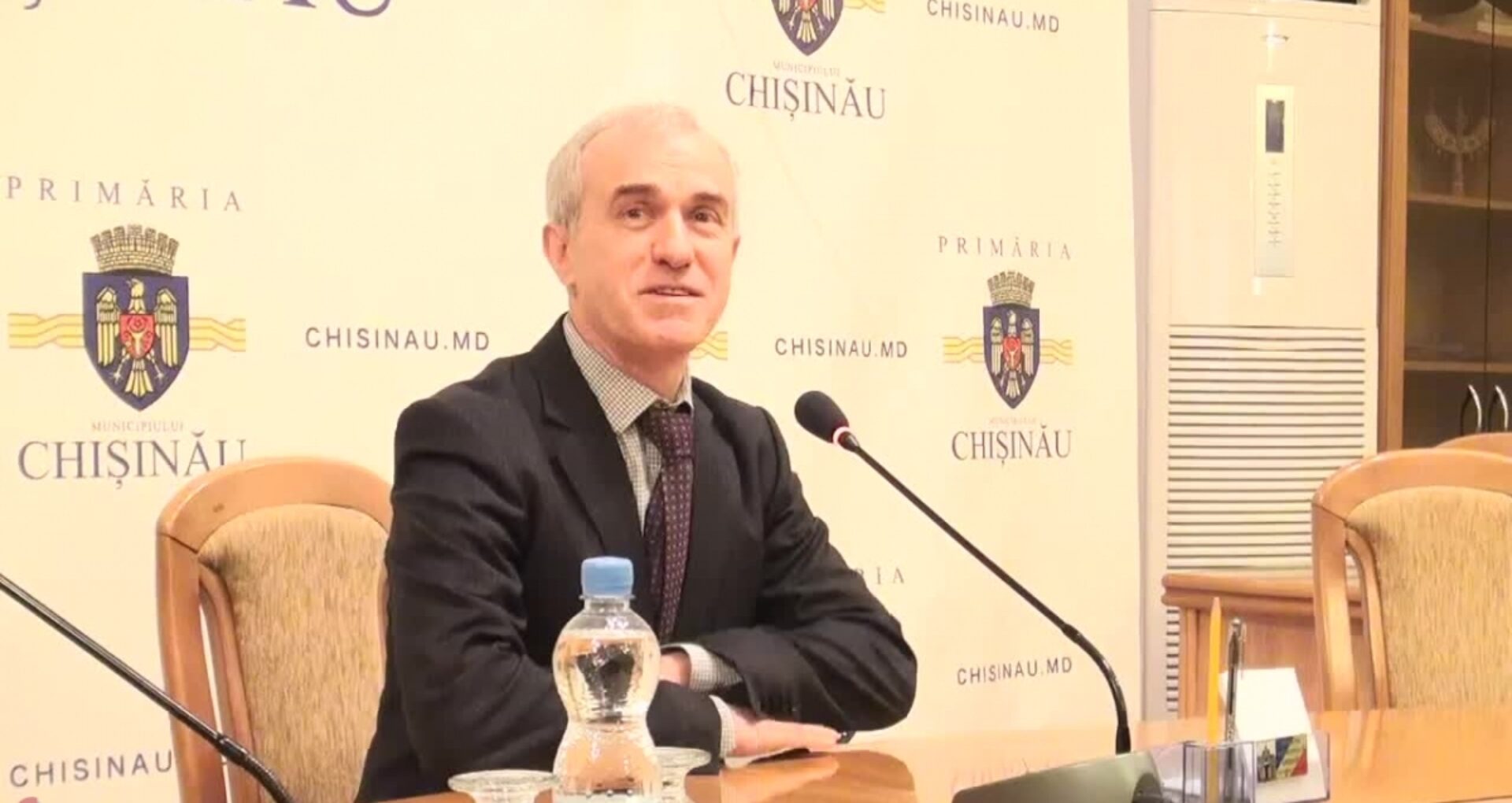DOC/ Fostul șef al „Apă Canal”, achitat definitiv în dosarul în care era învinuit că a cumpărat bunuri la prețuri majorate de la firma administrată de fiica sa
