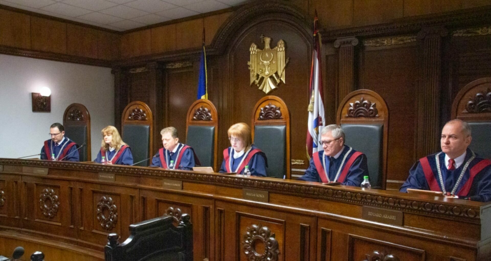 VIDEO/ Un nou mesaj din partea magistraților CC: ,,Judecătorii Curții vor activa în strictă conformitate cu Constituția R. Moldova, indiferent de presiunile exercitate”