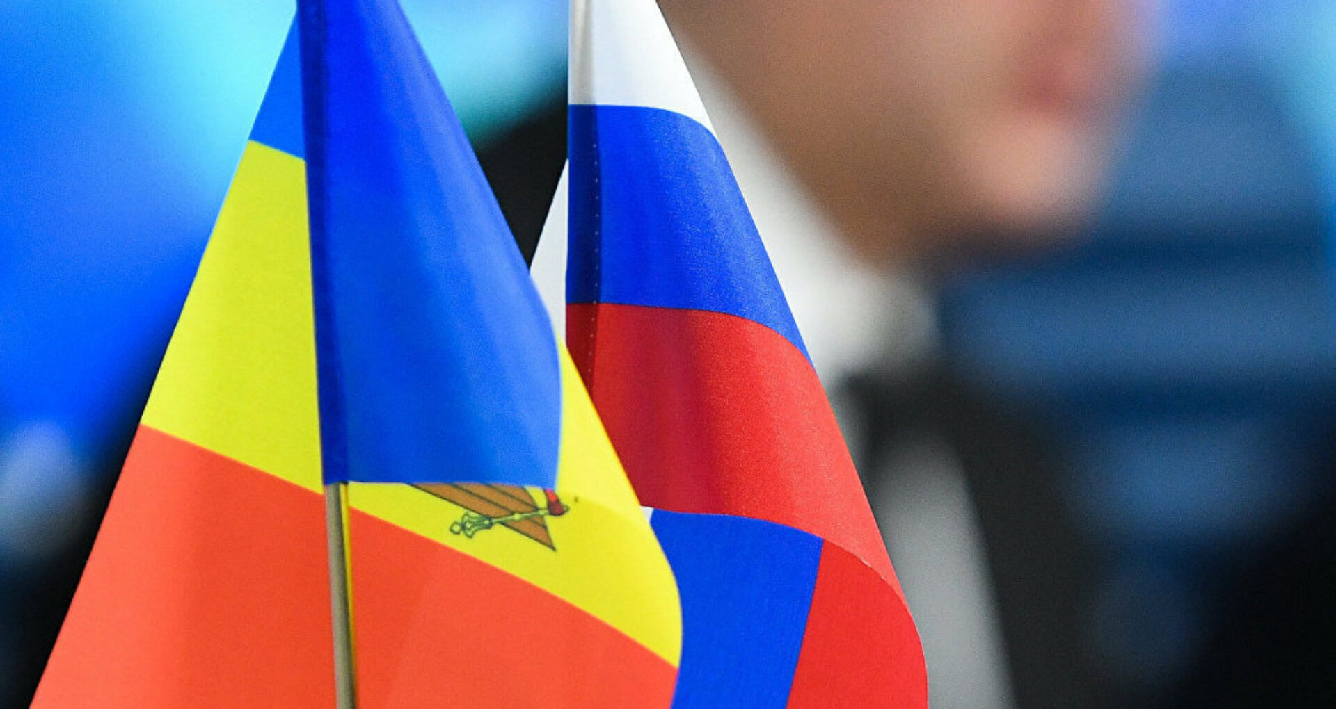 Autoritățile moldovenești împiedică un corespondent al Novaya Gazeta să intre în R. Moldova pentru a mediatiza alegerile