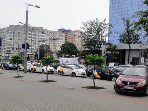 „De luni, Chișinăul poate să rămână fără taxi”, susține Asociația Transportatorilor Auto în Regim de Taxi