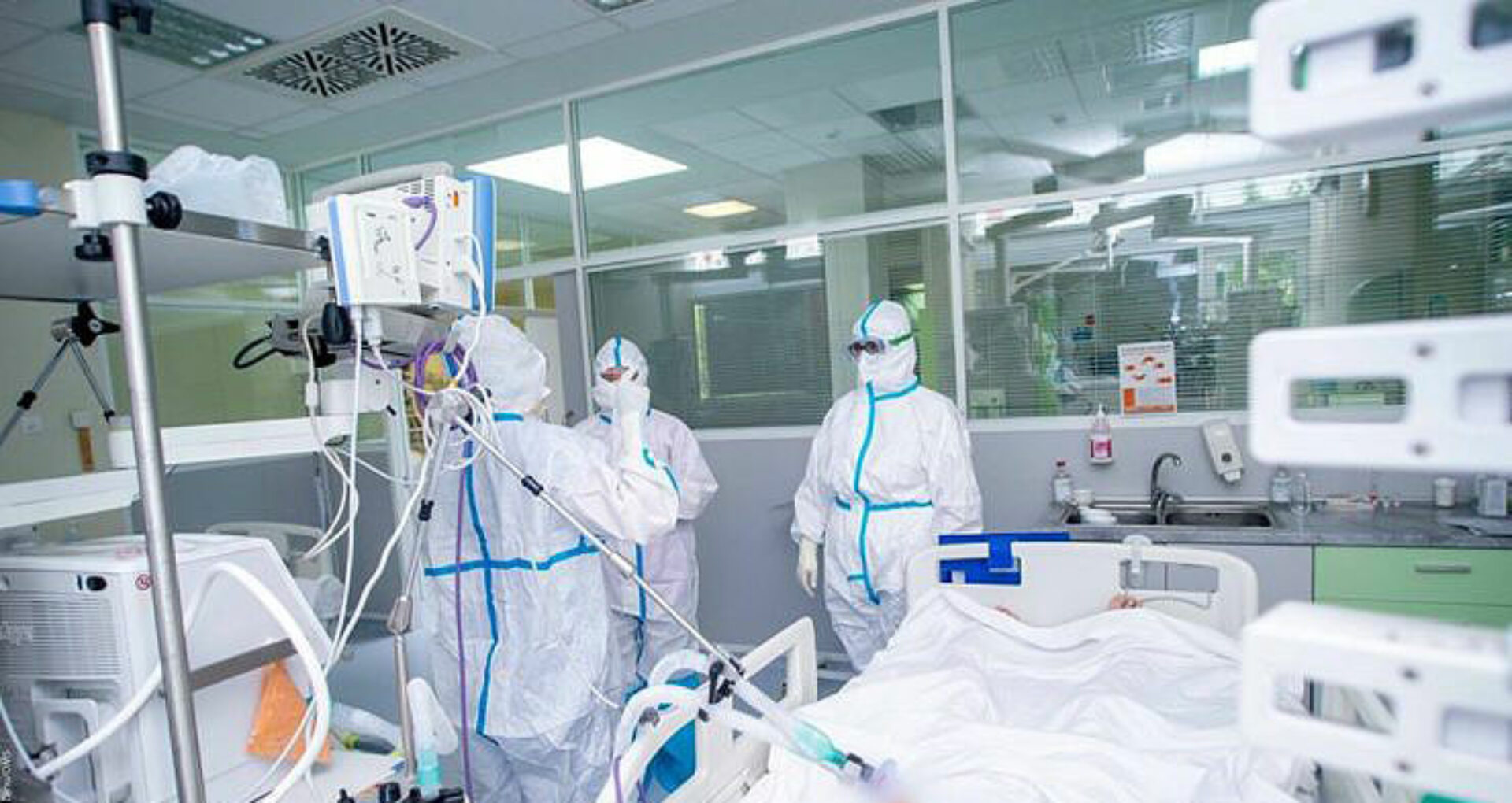 Ministerul Sănătății confirmă al 26-lea deces provocat de Covid-19 printre lucrătorii medicali: 435 de persoane sunt în stare gravă, iar 30 de pacienți, conectați la aparate de respirație asistată