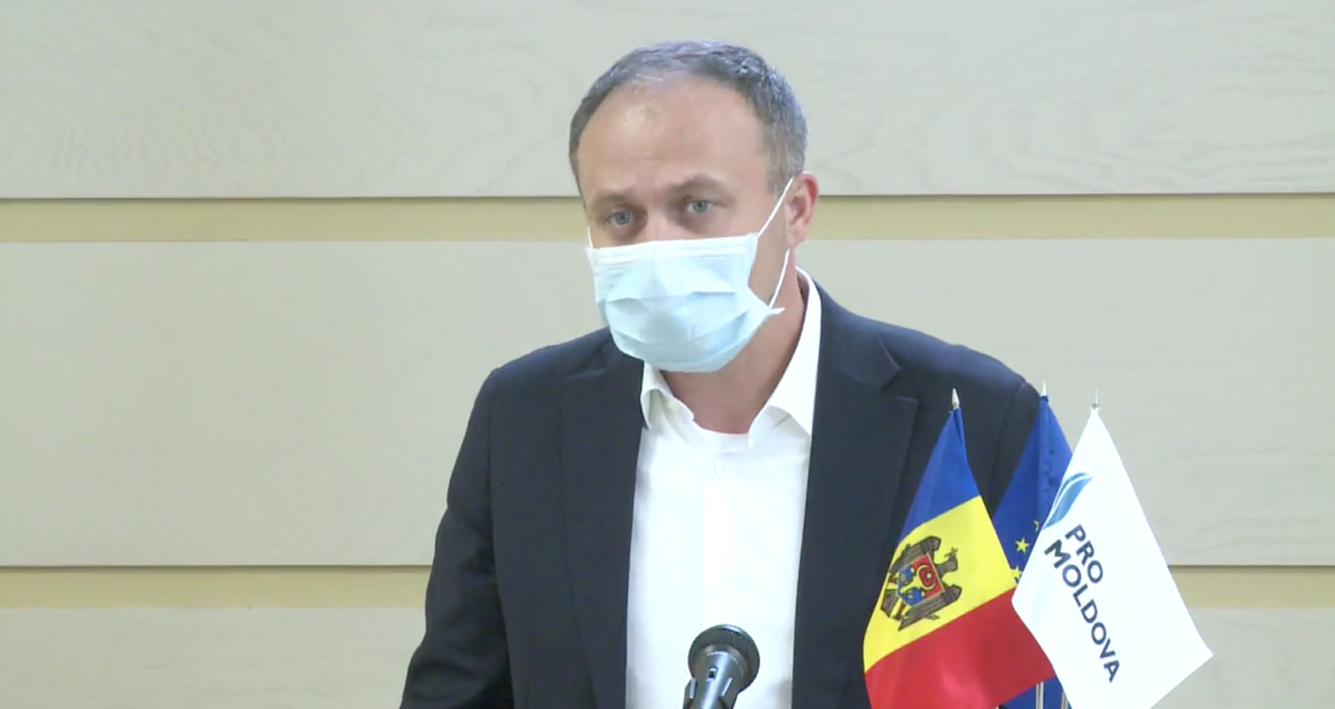 Inițiativă legislativă: Persoanele care suportă o formă ușoară de COVID-19 să beneficieze de compensații din partea statului