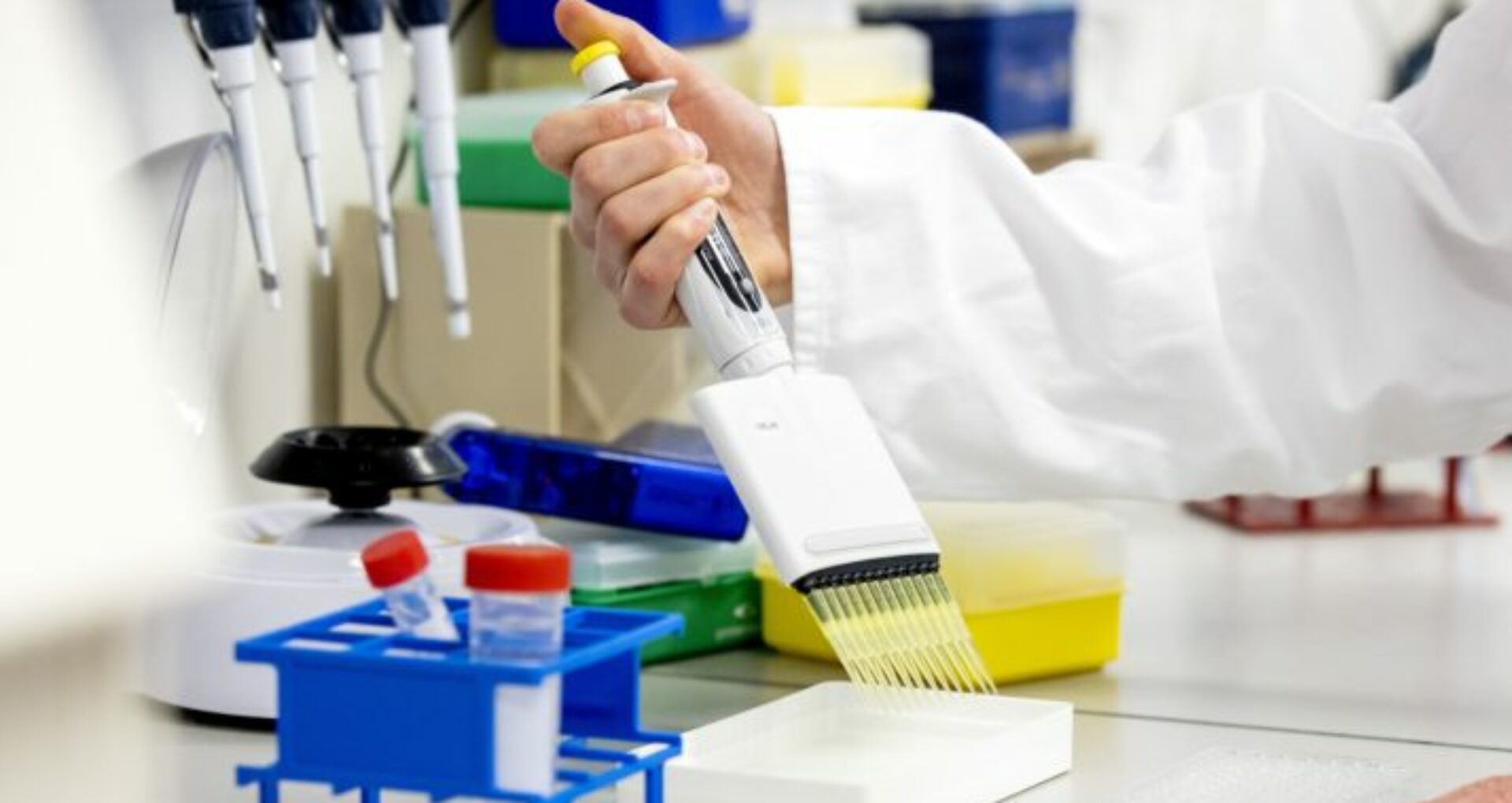 Viteza șocantă de răspândire a coronavirusului în lume: inițial, i-a luat 3 luni să infecteze 1 milion de oameni. Acum, doar 8 zile