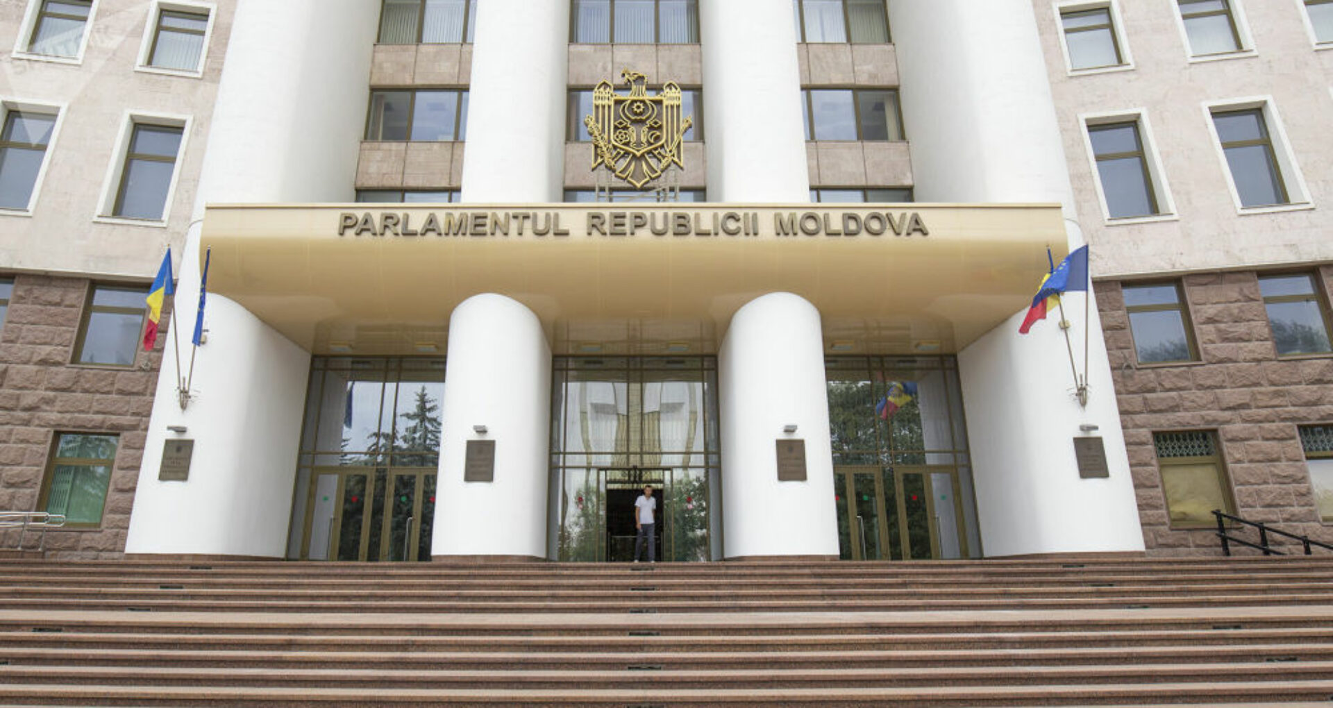 Parlamentul anunță că s-a decis deconectarea aproape integrală de la agentul termic a încăperilor clădirii garajului Legislativului