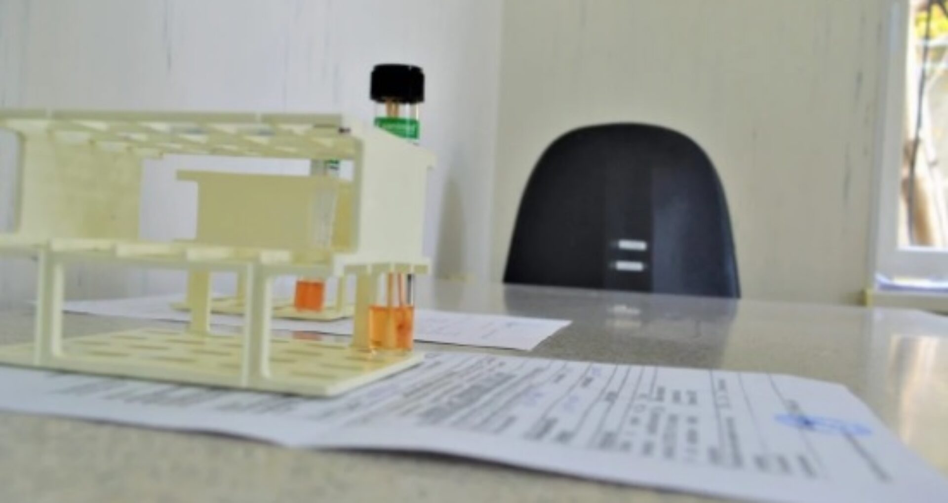 „Business” cu certificate false care atestă un test negativ de Covid-19: „Unul costă 200 de lei”. Un laborator privat din capitală a sesizat Poliția