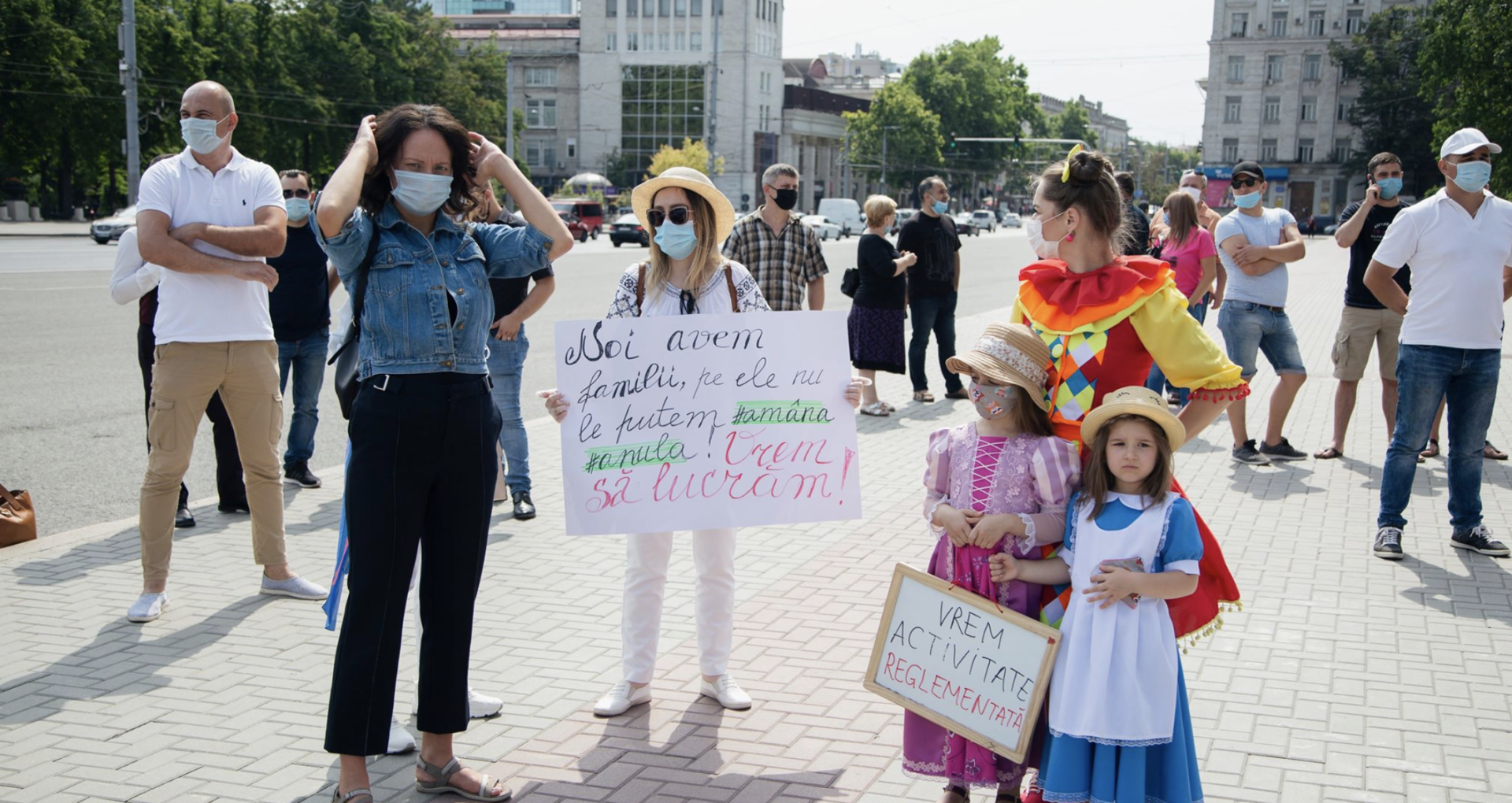 FOTOREPORTAJ/ Mai mulți prestatori de servicii au protestat în PMAN împotriva Guvernului condus de Ion Chicu