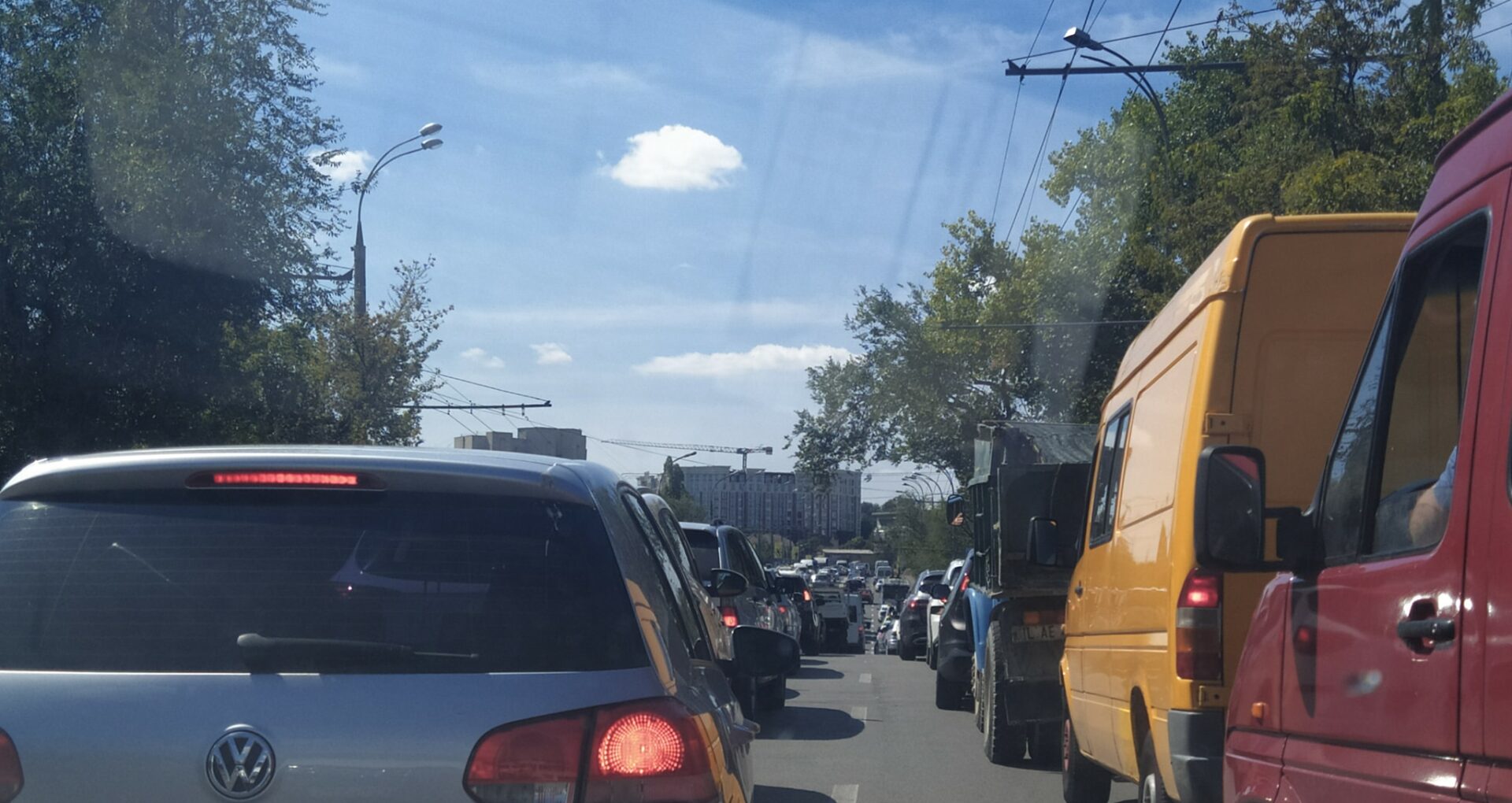 Ion Ceban recunoaște că ambuteiajele din capitală nu se vor încheia în curând: Lucrările pe Albișoara se vor finaliza la sfârșitul anului. Peste 2 săptămâni începe reparația străzii Ion Creangă