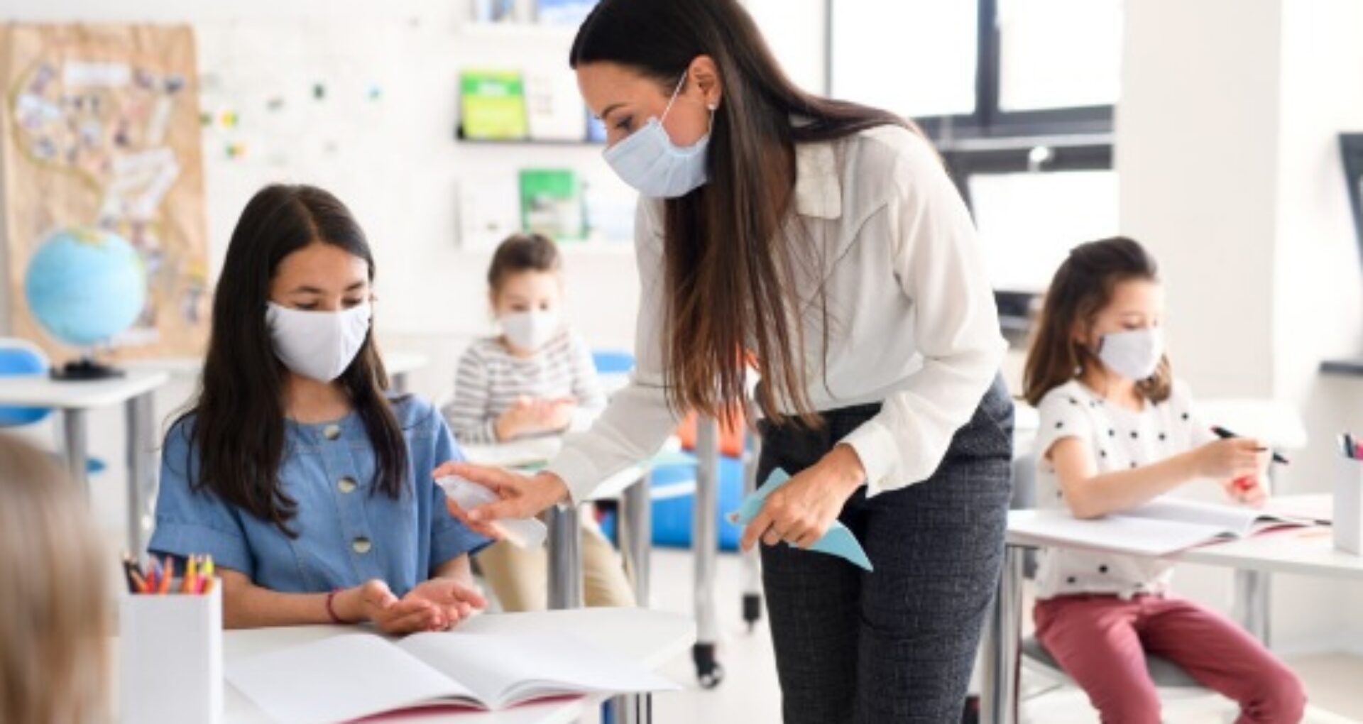 Peste 100 de elevi din R. Moldova, infectați cu COVID-19 și peste o mie de elevi, plasați în regim de autoizolare. Ultimele date prezentate de MECC privind evoluția situației epidemiologice