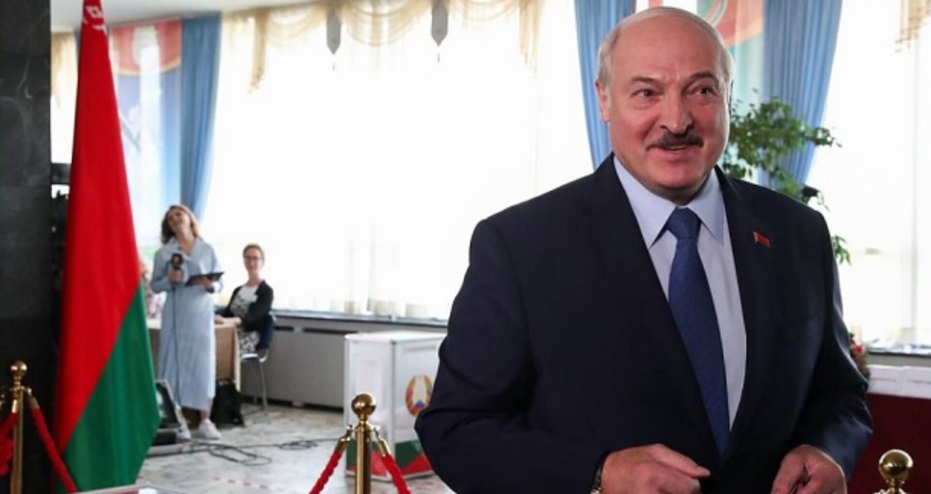 Aleksandr Lukașenko spune că va renunța la funcție când se va adopta o nouă constituție, fără să precizeze când va avea loc această schimbare
