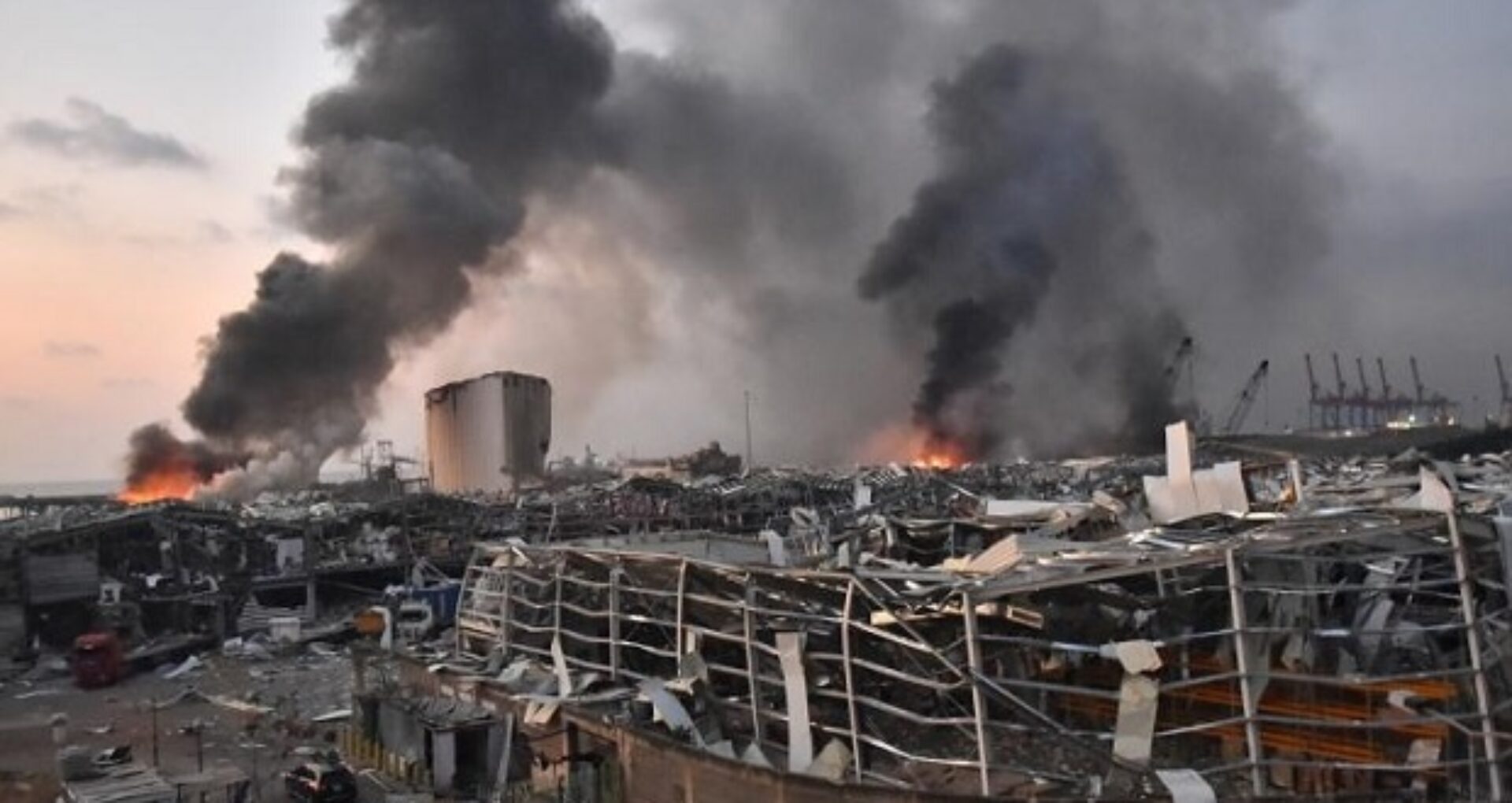 Explozia din portul din Beirut: un judecător cere declanşarea de investigaţii împotriva a trei miniştri