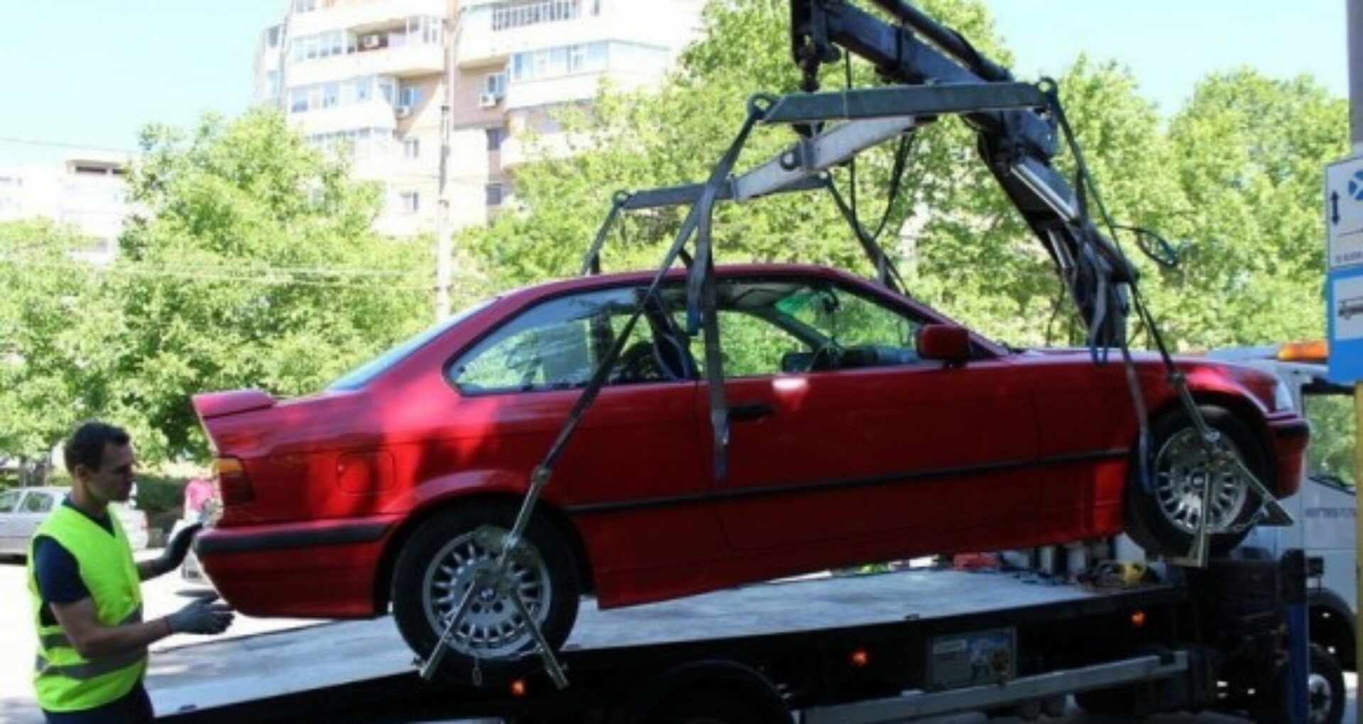Avertismentul Poliției pentru șoferii ce parchează neregulamentar: Mașinile vor fi evacuate și duse la parcări speciale