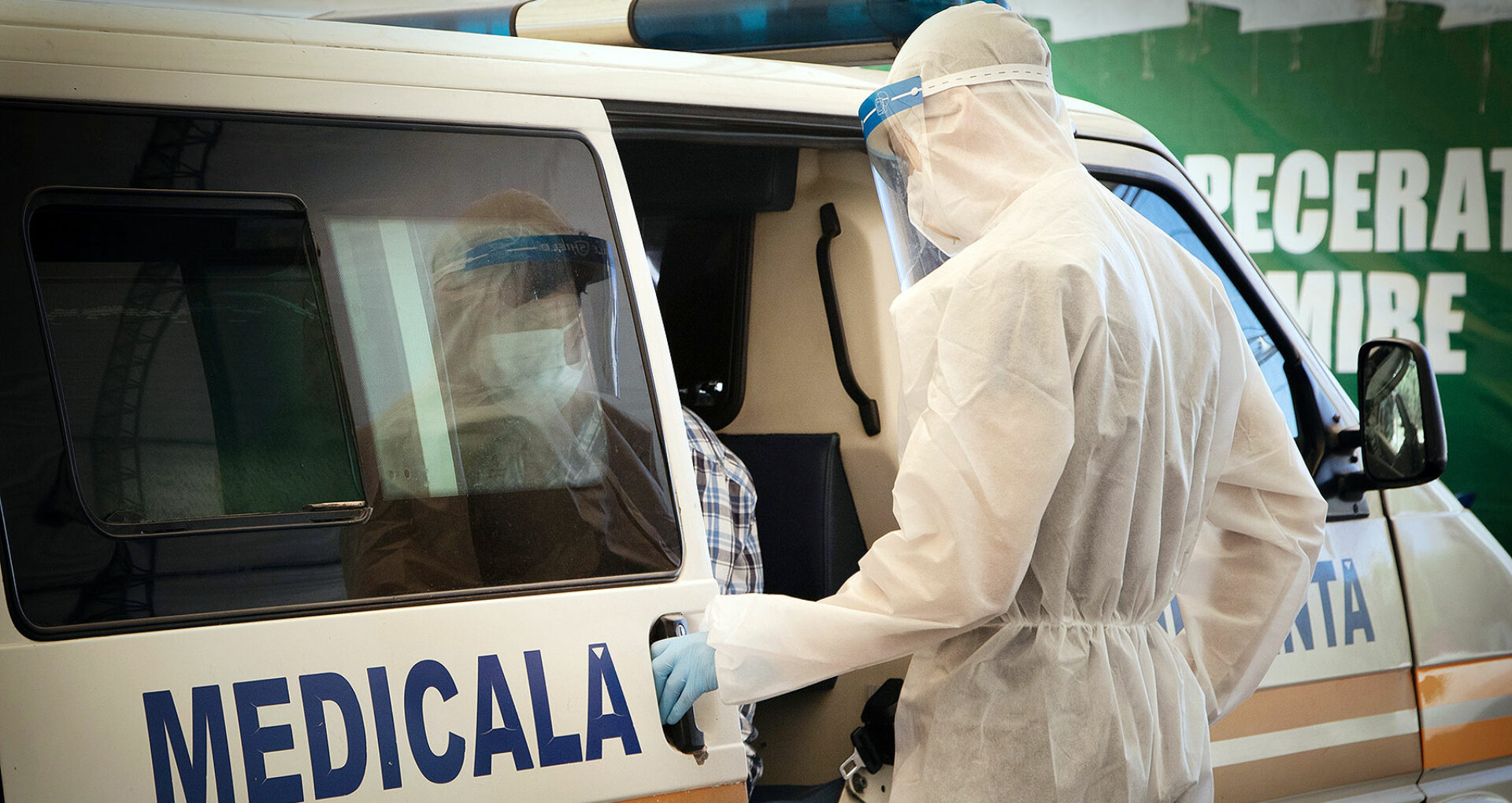 Statistică sumbră și tristă la Institutul de Medicină Urgentă. 12 pacienți de COVID-19 au decedat într-o singură zi, iar o țeavă de căldură s-a spart în secția de reanimare