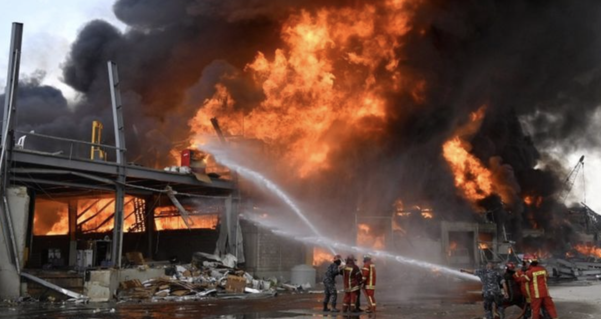 Incendiu Puternic In Portul Din Beirut La O LunÄƒ De La Explozia Care A Devastat Capitala Libanului Ziarul De GardÄƒ