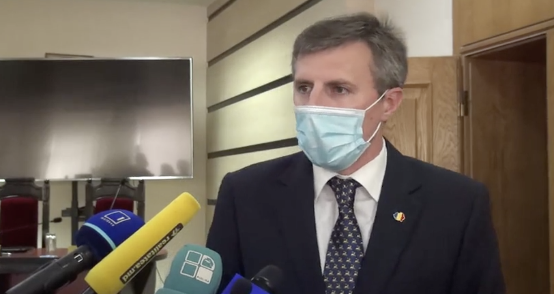 LIVE/ Dorin Chirtoacă, candidatul Mișcării Politice UNIREA, a depus semnăturile la CEC pentru a se înscrie în cursa prezidențială