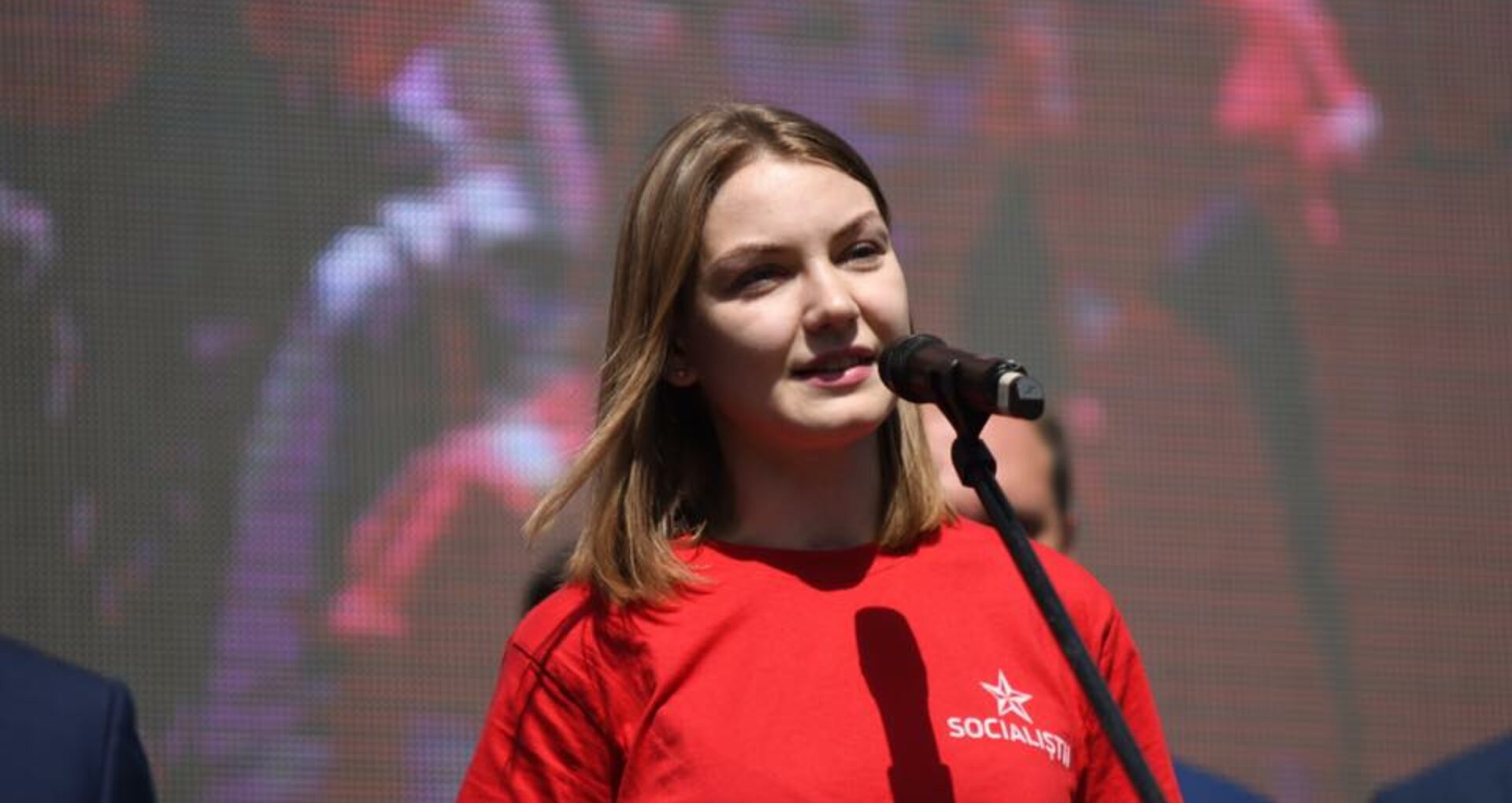 DOC/ Fiica unui deputat socialist a fost angajată la ANRE. Carolina Lipskaia este specialist principal în Secția investiții, Departamentul energie electrică și regenerabilă