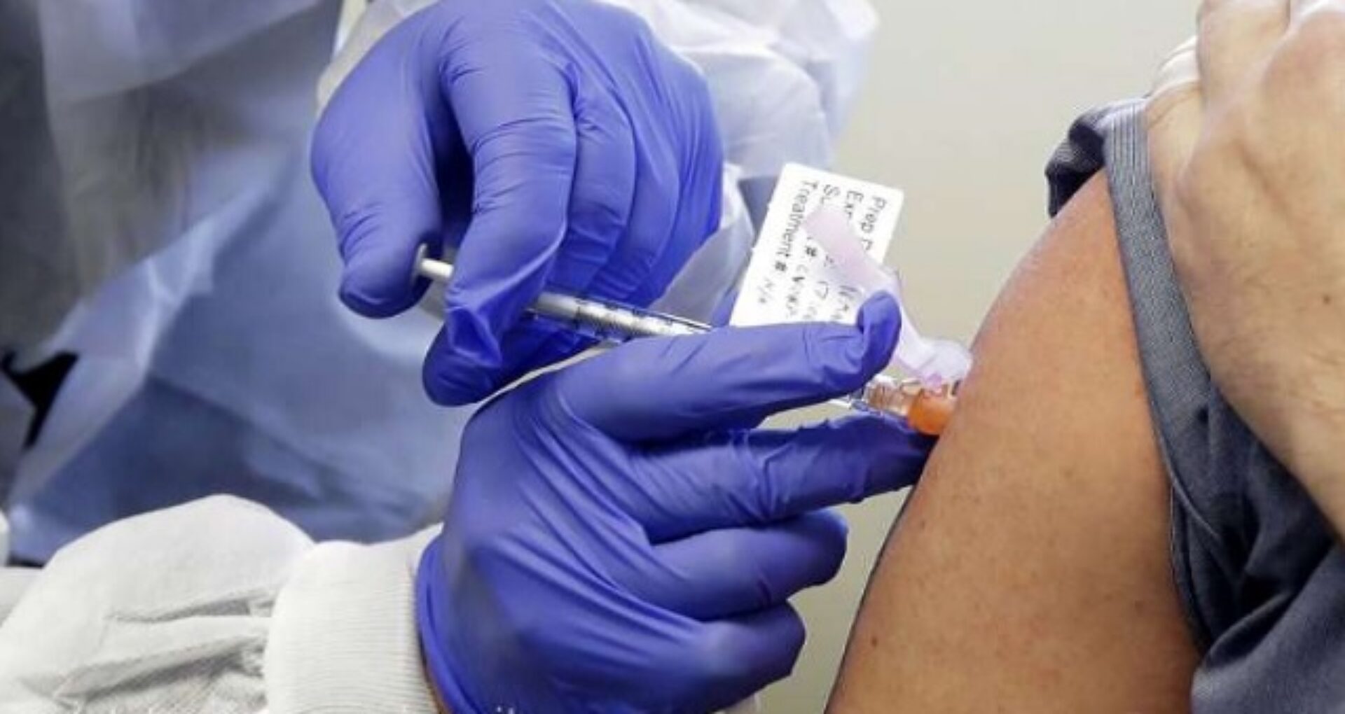 Experiențele moldovenilor care s-au vaccinat împotriva COVID-19: „Dacă nu ar fi fost eficient vaccinul, nu s-ar fi luat decizia de a-l administra în primul rând personalului medical”