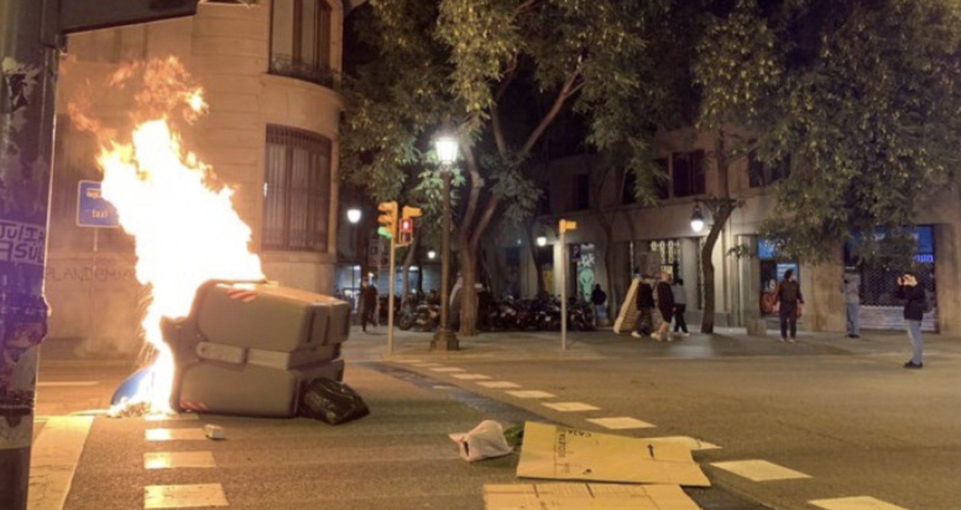 VIDEO/ Confruntări violente la Barcelona între protestatari împotriva restricțiilor și poliție