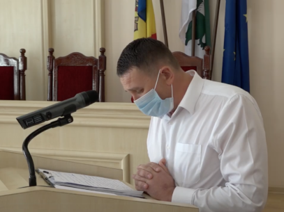 VIDEO/ Vicepreședintele raionului Fălești anunță că părăsește PSRM și trece la Partidul Nostru