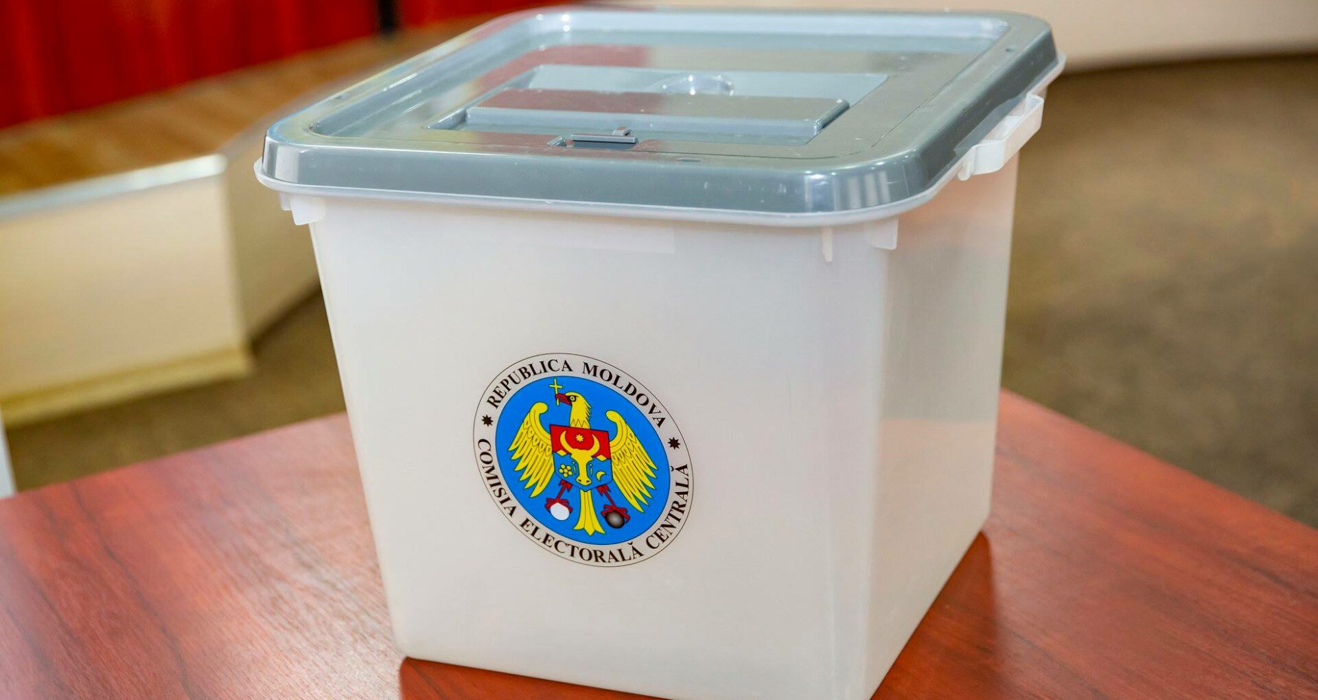 Încălcările înregistrate de Promo-Lex în timpul monitorizării campaniei electorale: au fost raportate două cazuri ce pot fi calificate drept corupere a alegătorilor, în ambele fiind vizat candidatul Igor Dodon