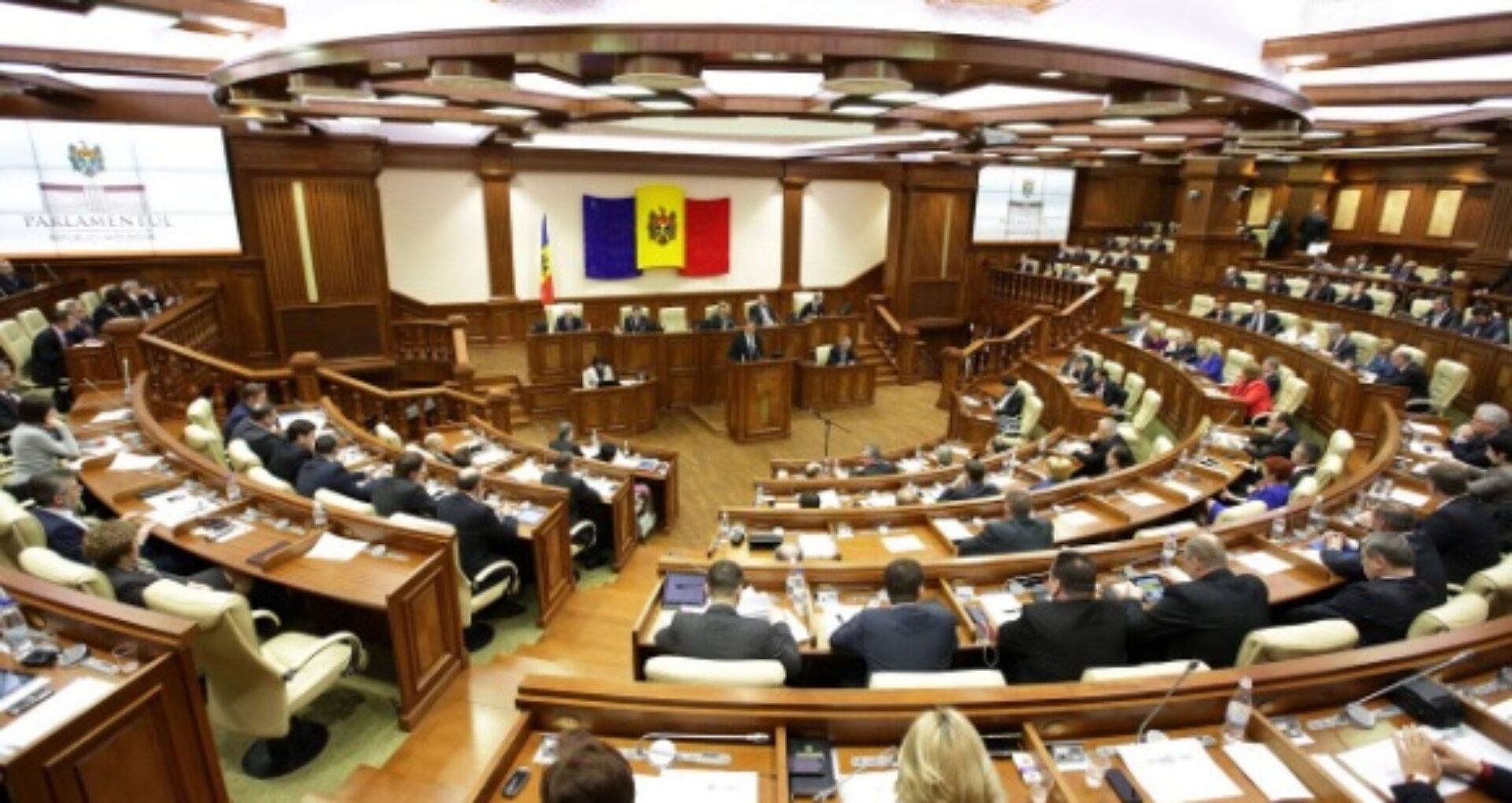 Deputații din coaliția de guvernare PSRM – PDM susțin că vor dona bani pentru reconstrucția Filarmonicii Naționale