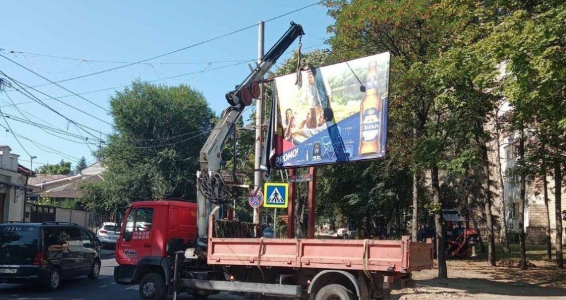 Primăria Chișinău: Alte 68 de panouri publicitare vor fi demontate şi evacuate de pe străzile capitalei