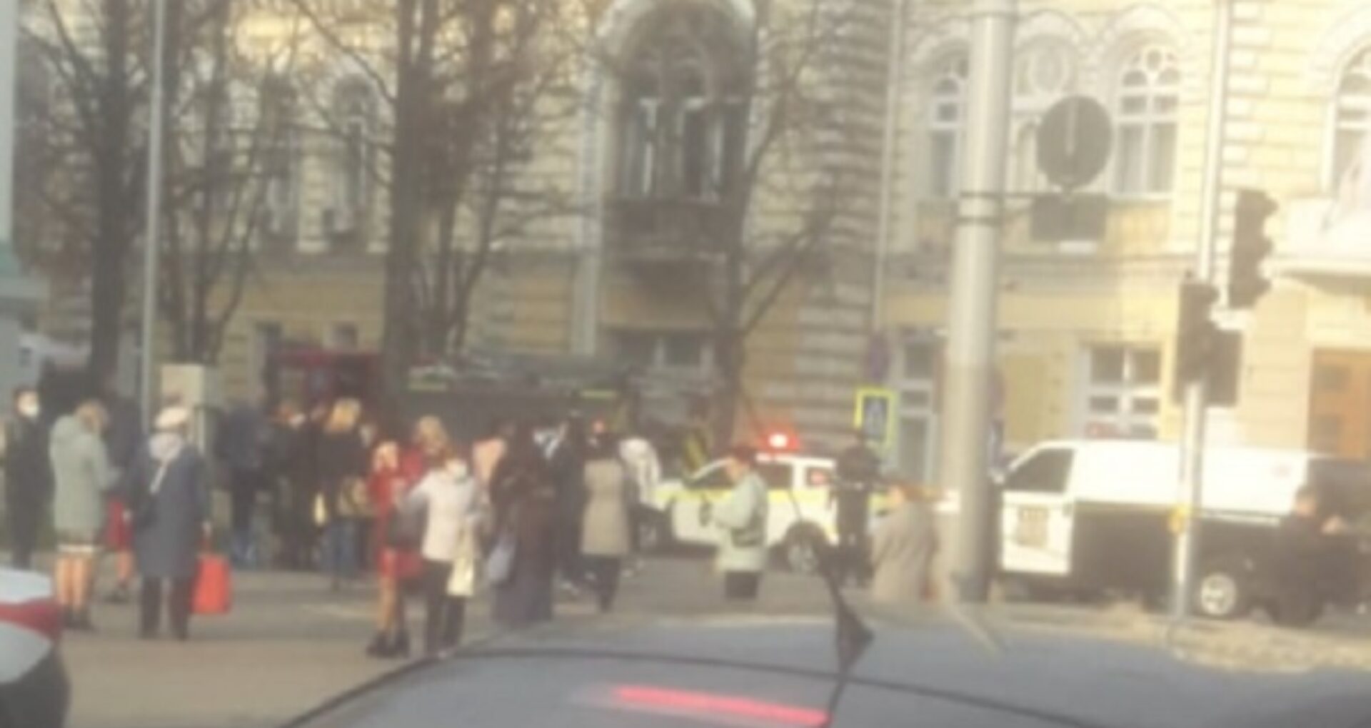Autoritățile au inițiat două cauze penale după amenințarea cu bomba de la Primărie și Ambasada Ucrainei: autorul riscă să facă pușcărie