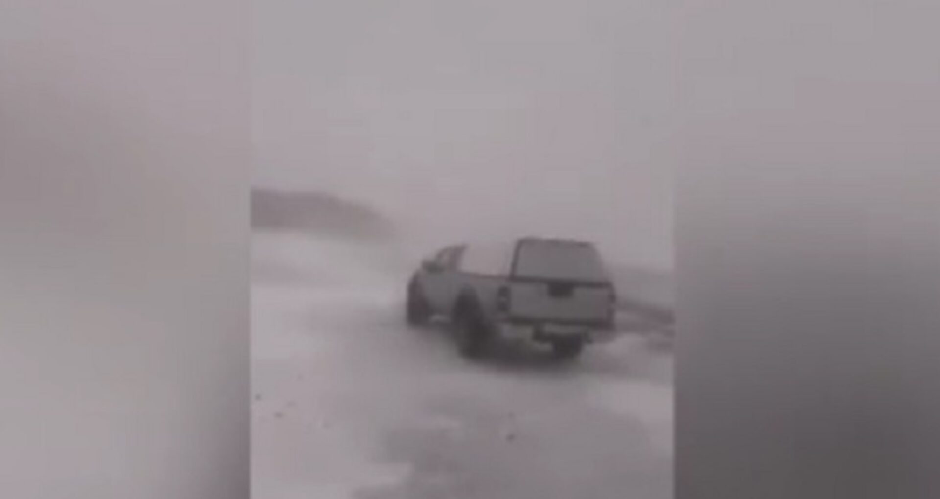România: Primele ninsori din acest an au închis Transalpina: Pe Varfu Omu, un turist și-a pierdut viața după ce s-a avântat prin ceață și vânt puternic. Când se închide Transfăgărășanul
