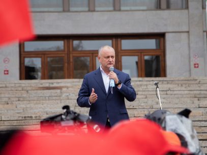 Percheziții la fostul președinte socialist al R. Moldova, Igor Dodon: fostul lider al PSRM este bănuit de corupere pasivă, acceptarea finanțării partidului politic de către o organizație criminală, trădare de patrie și îmbogățire ilicită