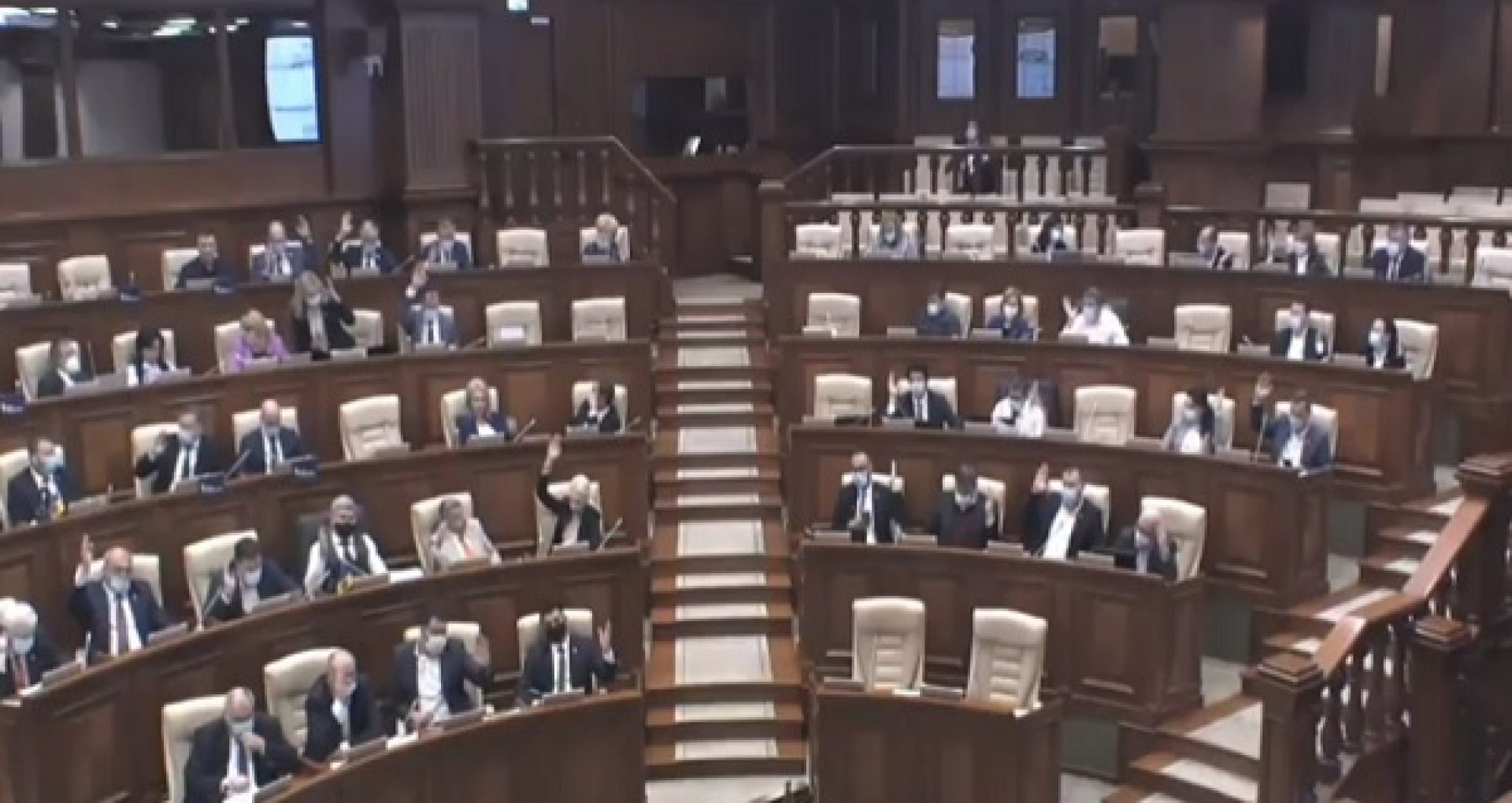 Procedura de eliberare a legitimației și a insignei de ales local va fi simplificată. Deputații au votat, în prima lectură, un proiect de lege în acest sens