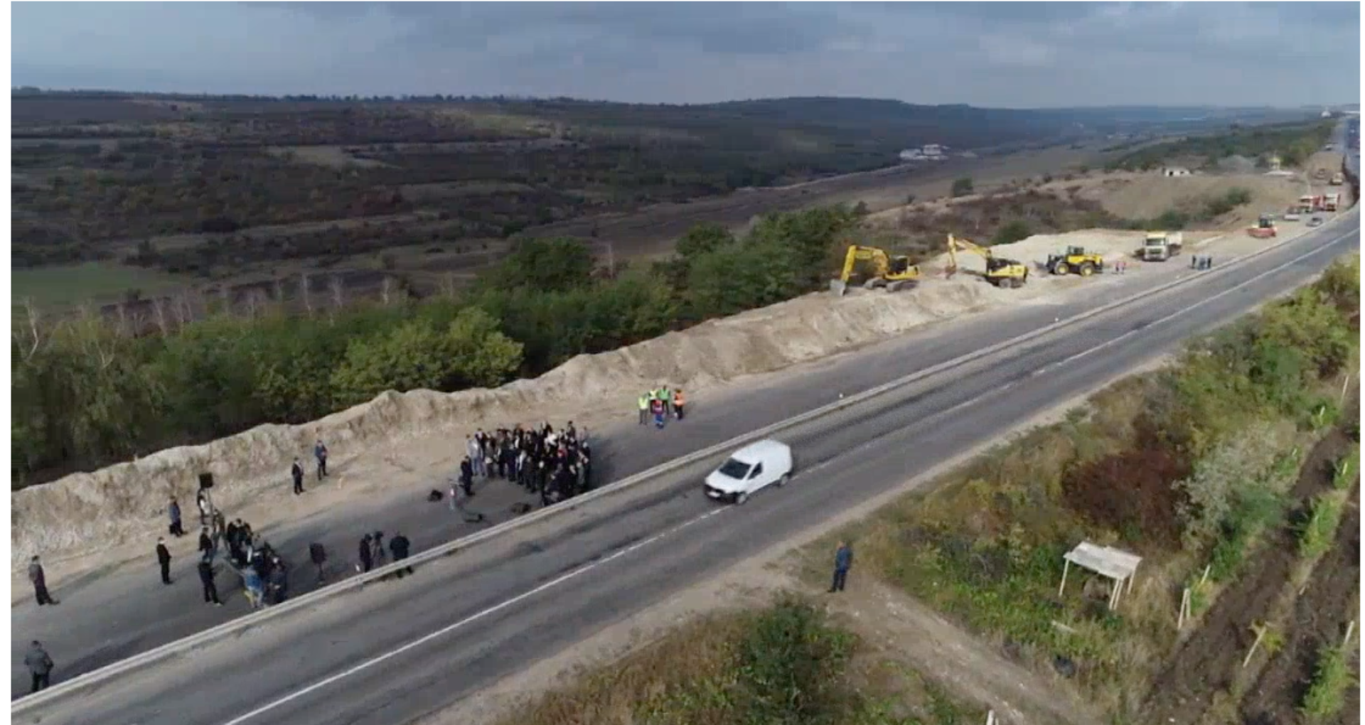 FOTO/ Noutăți despre drumul, aflat de 5 ani în reabilitare, pe care Dodon s-a lansat în campania prezidențială