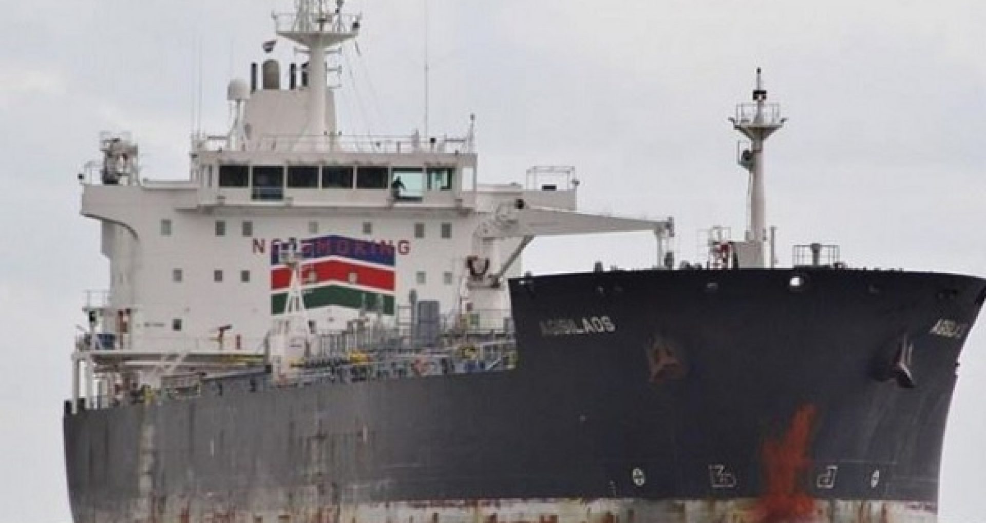 Navă cu români, atacată de pirați în Atlantic. Patru ostatici, printre care cel puțin un marinar român