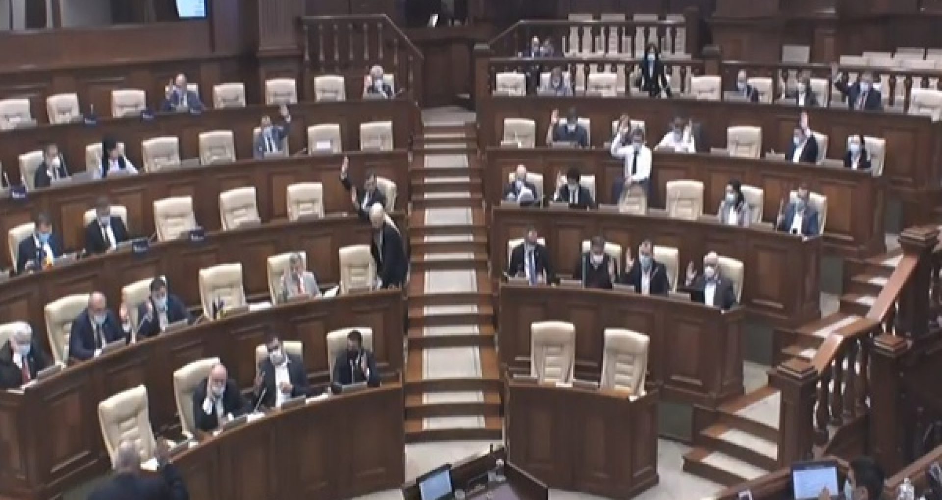 Protecție suplimentară pentru utilizatorii serviciilor de Internet. Proiectul, apropat în prima lectură