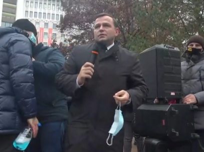 LIVE/ Protest la Parlament. Andrei Năstase, în fața protestatarilor: „Așa cum am scăpat de Plahotniuc, așa vom scăpa și de Dodon”