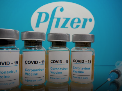 Aproape 700 de mii de doze de vaccin Pfizer ajung astăzi în România