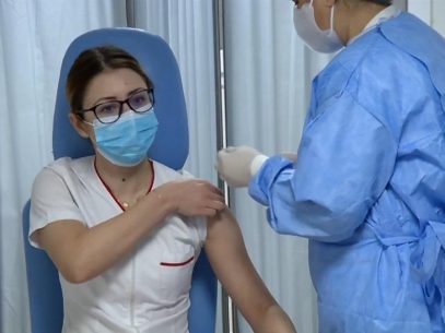 VIDEO/ Moment istoric: A fost vaccinat primul român împotriva COVID-19