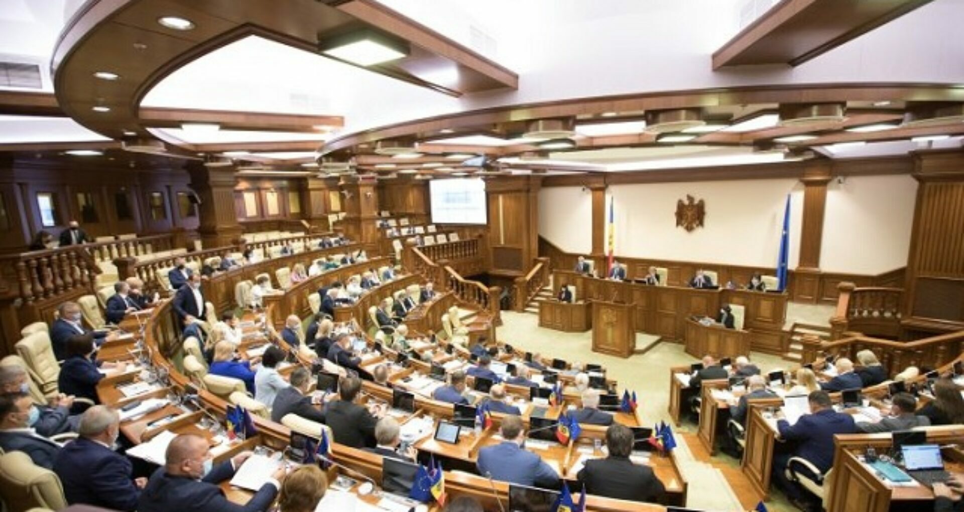 DOC/ Autorii proiectului PSRM, prin care SIS a trecut în 2019 în coordonarea președintelui R. Moldova, s-au răzgândit: tot ei vor acum ca Serviciul să treacă, din nou, sub control parlamentar