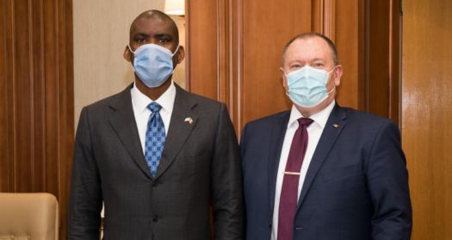 Ambasadorul SUA la Chișinău, Dereck Hogan, la discuții cu premierul interimar