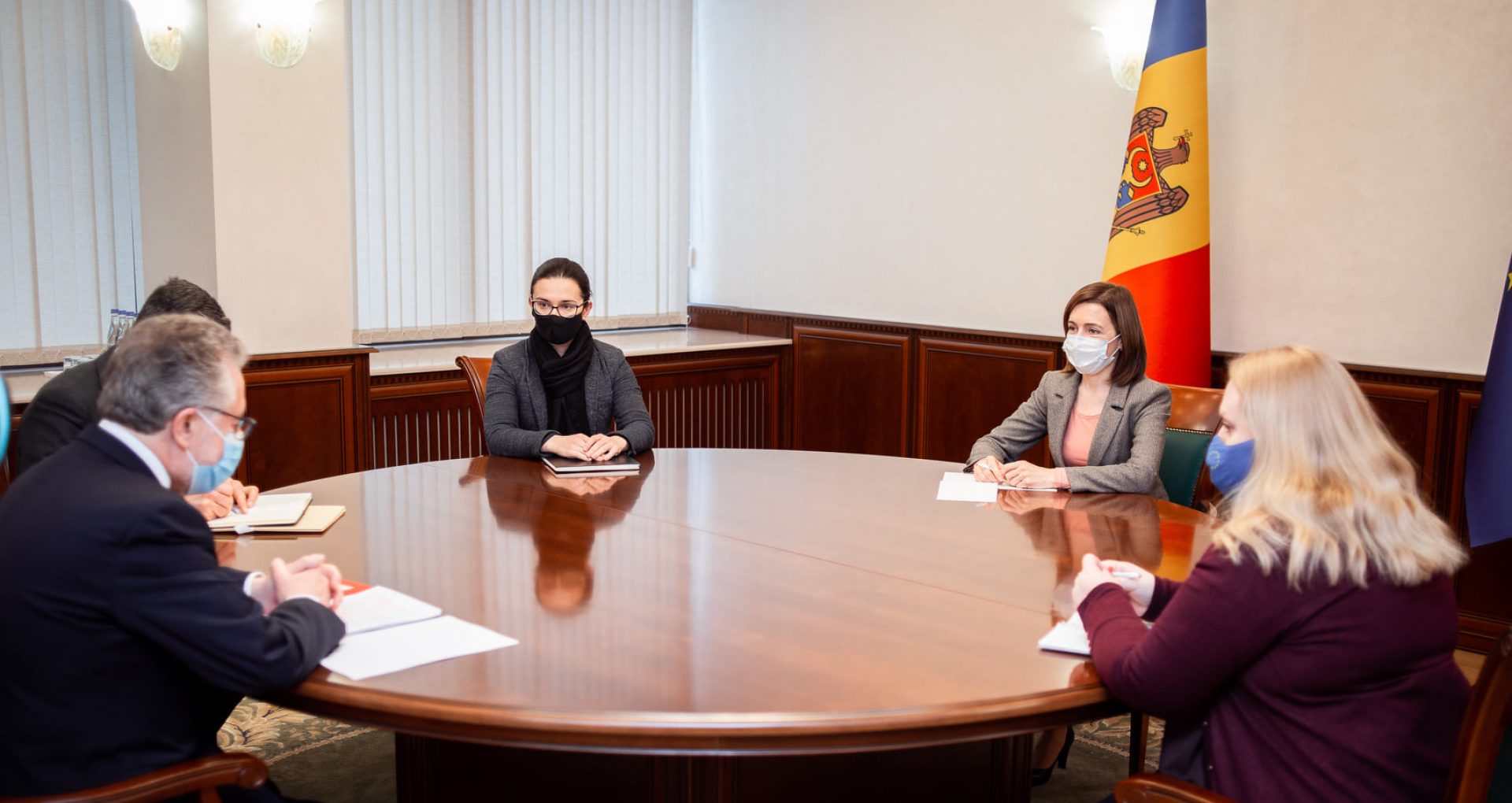 „Am pus în discuție subiecte ce vizează situația politică internă”. Președinta Maia Sandu, întrevedere cu ambasadorul Republicii Franceze în Moldova
