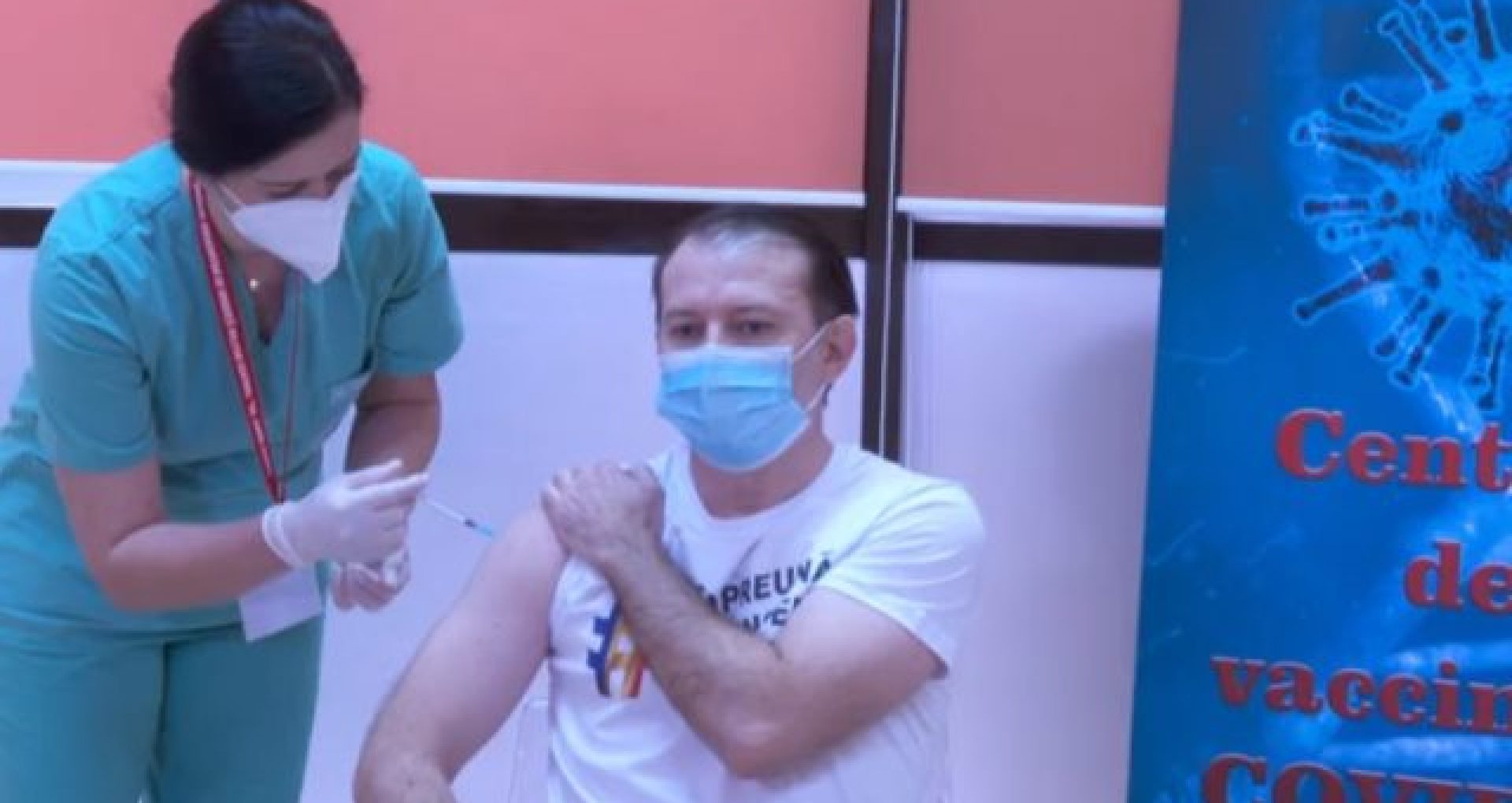 VIDEO/ Premierul României s-a vaccinat împotriva COVID-19