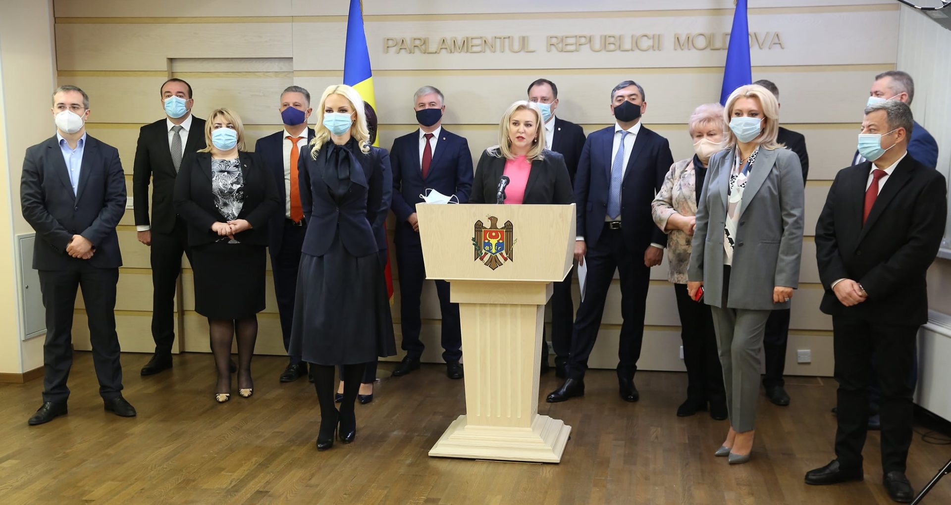 Deputații Partidului Șor și transfugii din platforma „Pentru Moldova” insistă să conducă Guvernul și o acuză pe Sandu că tergiversează desemnarea unui premier