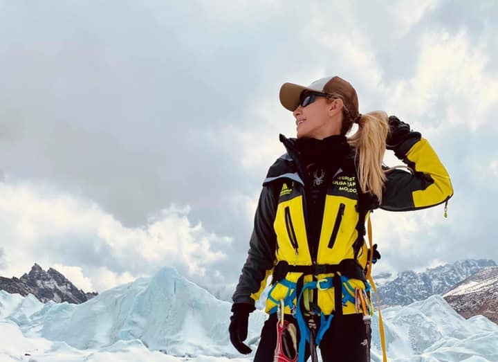 Villain fake pot FOTO/ Olga Țapordei este prima femeie din R. Moldova care a escaladat  muntele Everest, cel mai înalt munte din lume – Ziarul de Gardă
