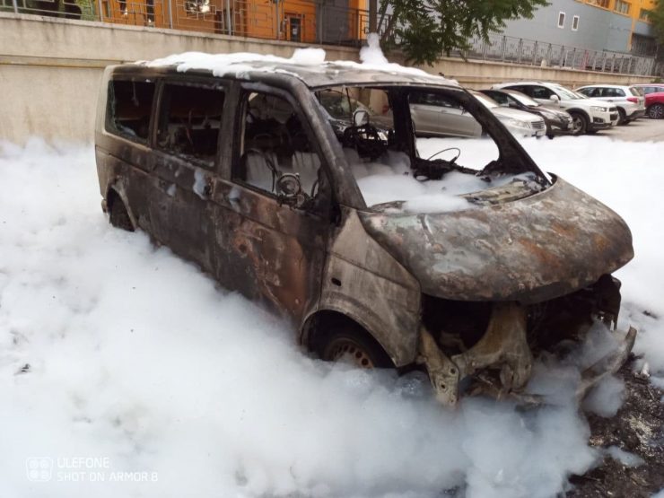 FOTO// Incendiu în Capitală: Patru automobile au ars