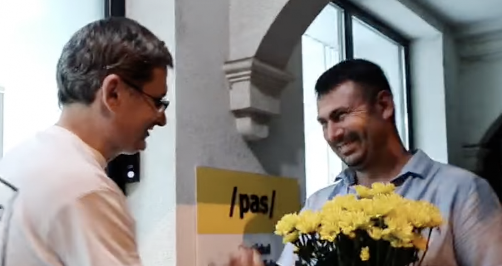 VIDEO/ Liderul Partidului „Democrația Acasă”, Vasile Costiuc, la sediul Partidului Acțiune și Solidaritate: „societatea se bucură alături de dumneavoastră”