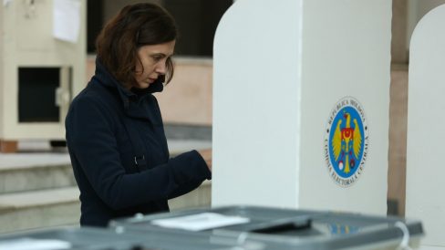CEC: Procesul de votare în cele 10 localități din țară se desfășoară în regim normal. Până la ora 09:00, peste 800 de alegători și-au exercitat dreptul la vot – FOTO