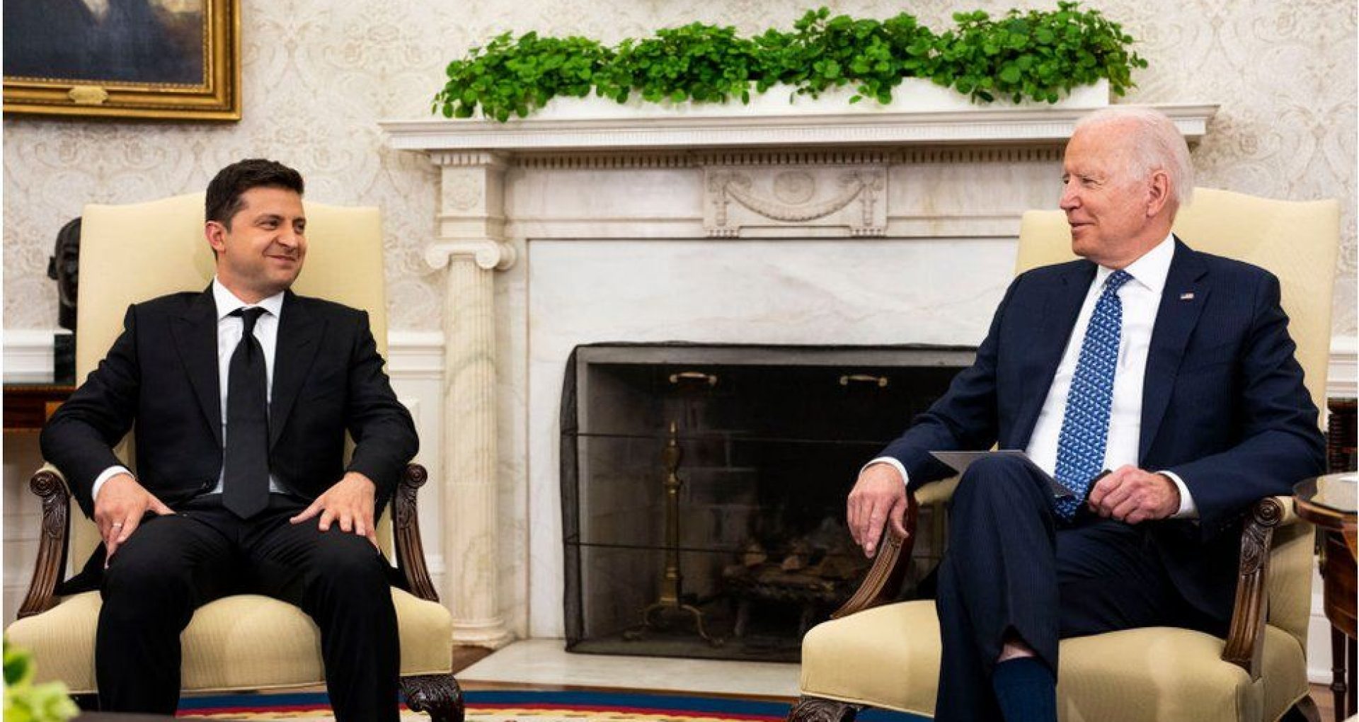FOTO/ Președintele SUA va avea o discuție telefonică duminică cu omologul ucrainean, Volodimir Zelensky: „Își va reafirma sprijinul pentru Ucraina”