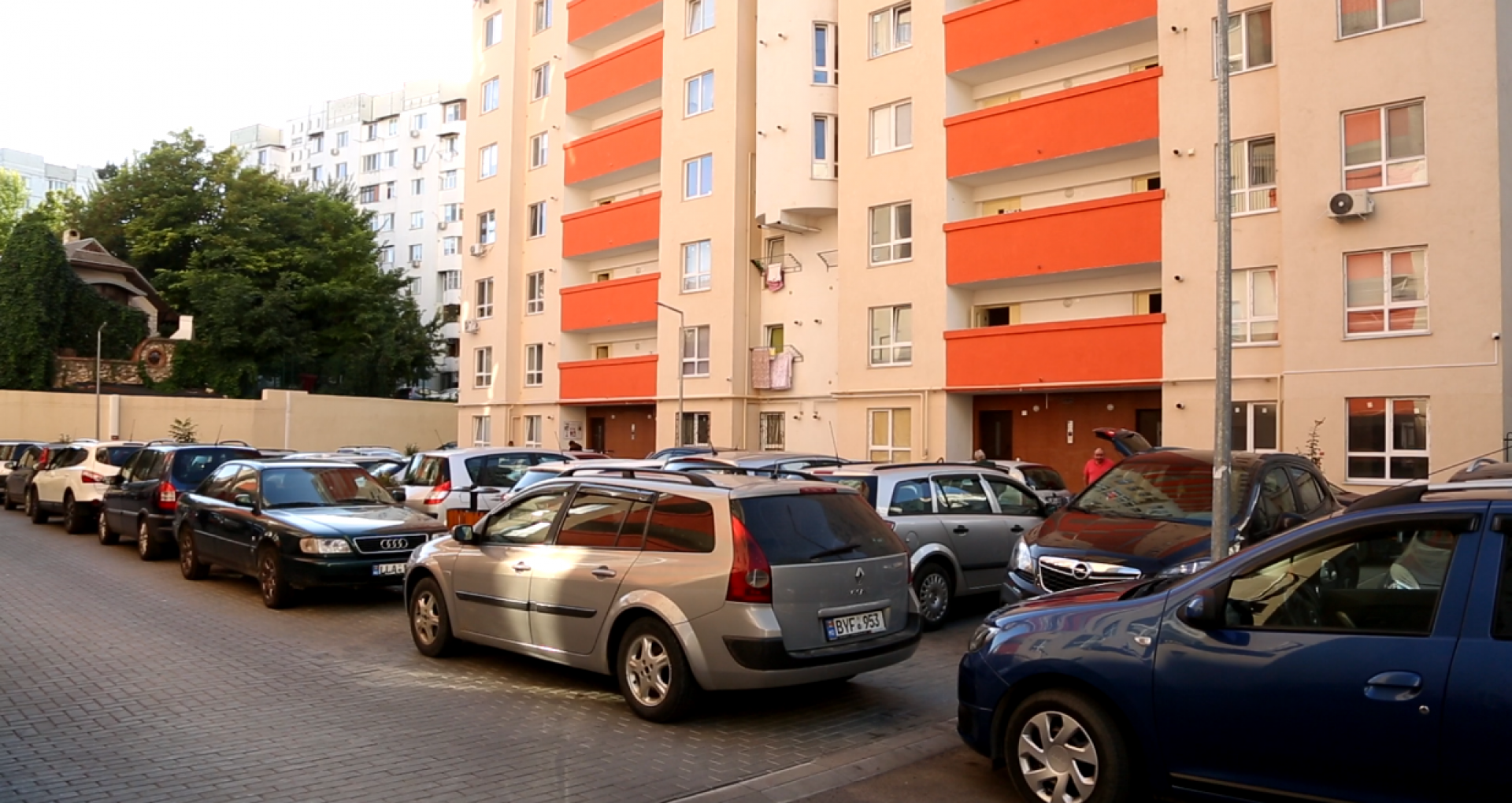 Zone rezidențiale fără locuri de parcare: „Accesul în ogradă e ca în labirint”