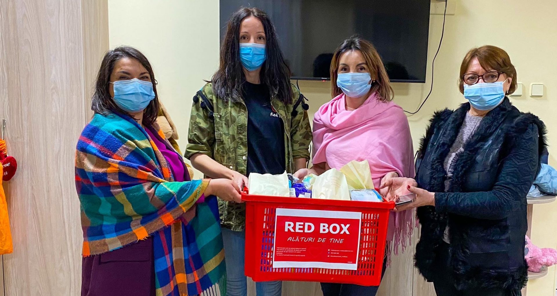Inițiativa „The Red Box” a ajuns la Asociația „Casa Mărioarei”: „Trebuie să insistăm ca instituțiile din R. Moldova să fie dotate cu produse de igienă”